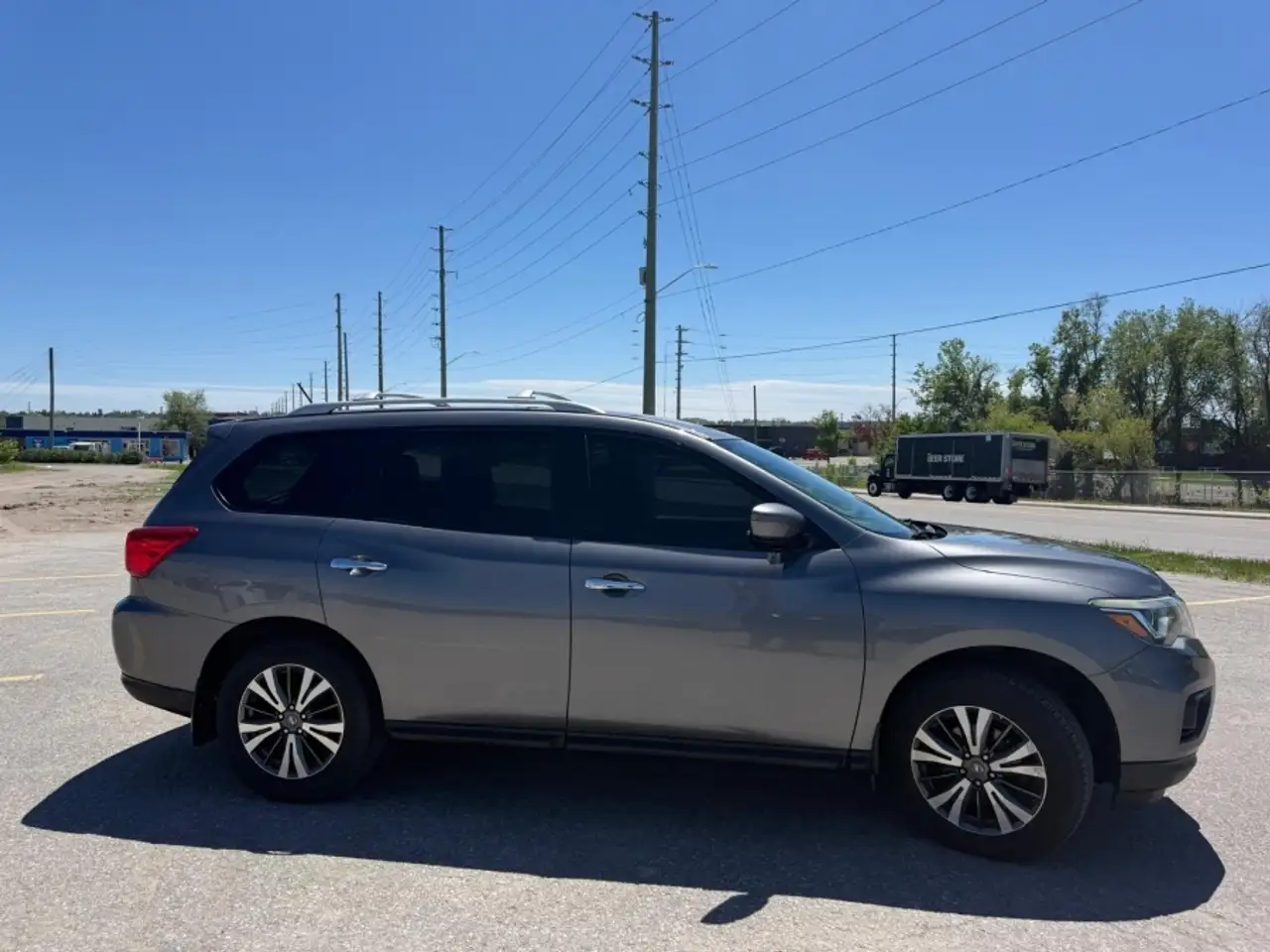 Nissan Pathfinder снимка Nissan Pathfinder