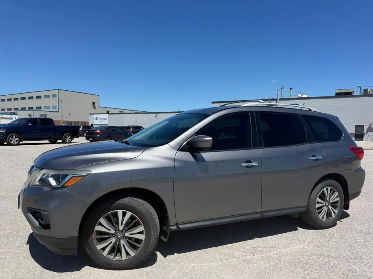 Nissan Pathfinder снимка Nissan Pathfinder
