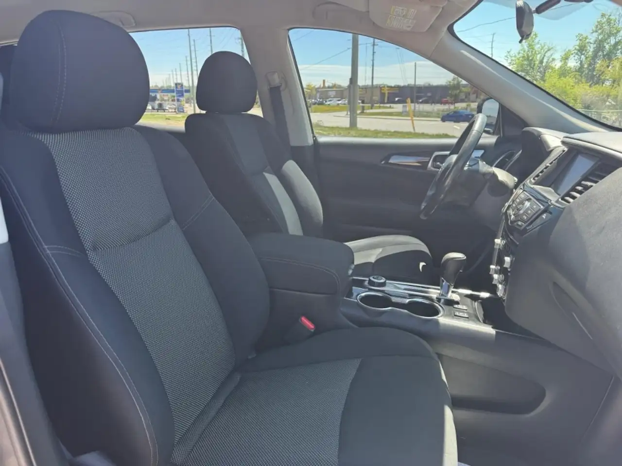 Nissan Pathfinder снимка Nissan Pathfinder