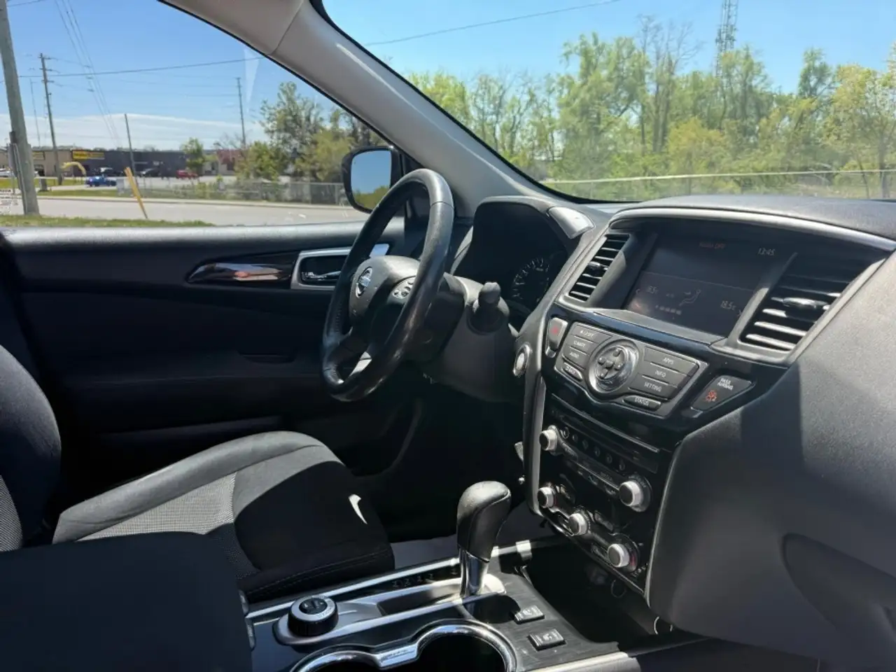 Nissan Pathfinder снимка Nissan Pathfinder