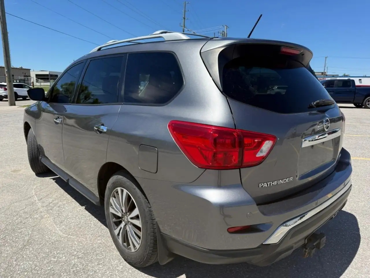 Nissan Pathfinder снимка Nissan Pathfinder