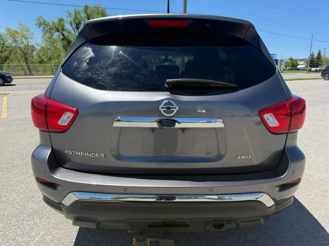 Nissan Pathfinder снимка Nissan Pathfinder