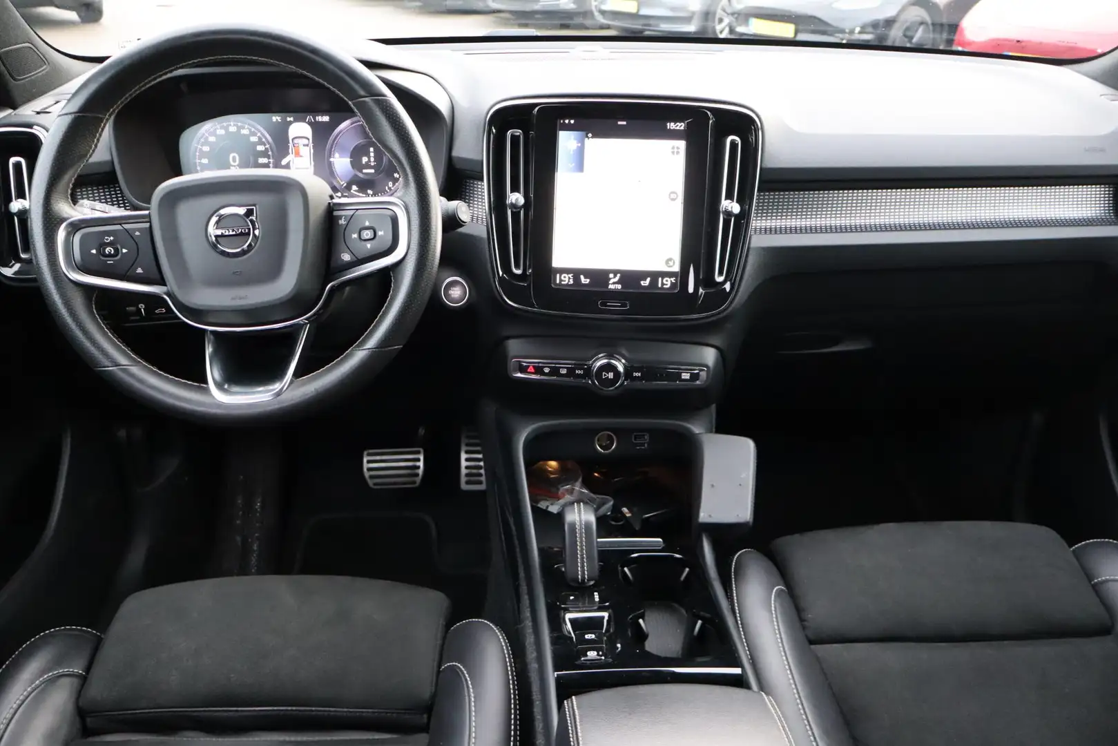 Volvo XC40 1.5 T5 Recharge Inscription (BTW AUTO), Panoramada Schwarz - 2