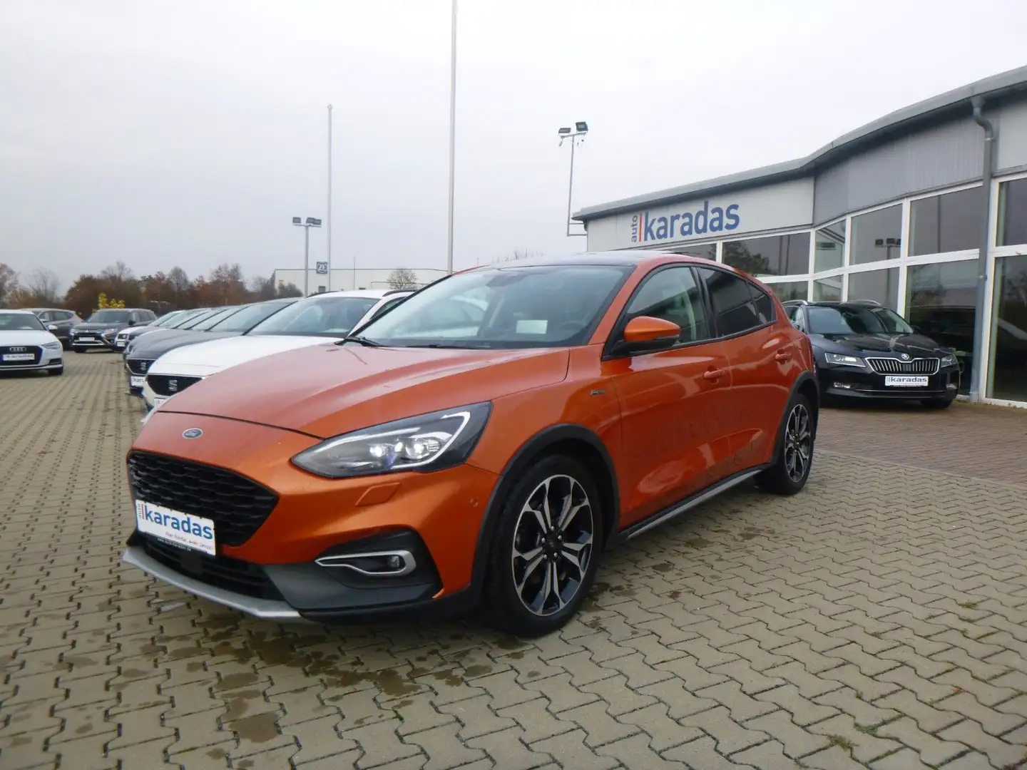 Ford Focus ACTIVE 1,5 EcoB AUT/NAV/LED/PAN/Headup Orange - 1