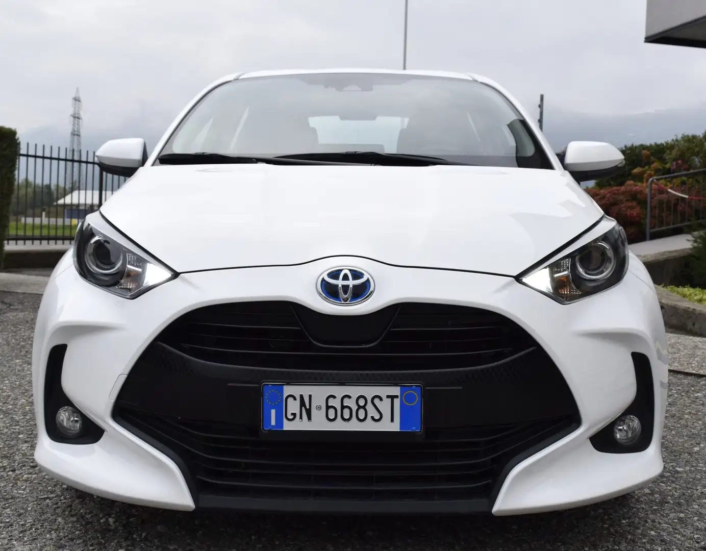 Toyota Yaris IV Hybrid 1.5 Active Bianco - 2