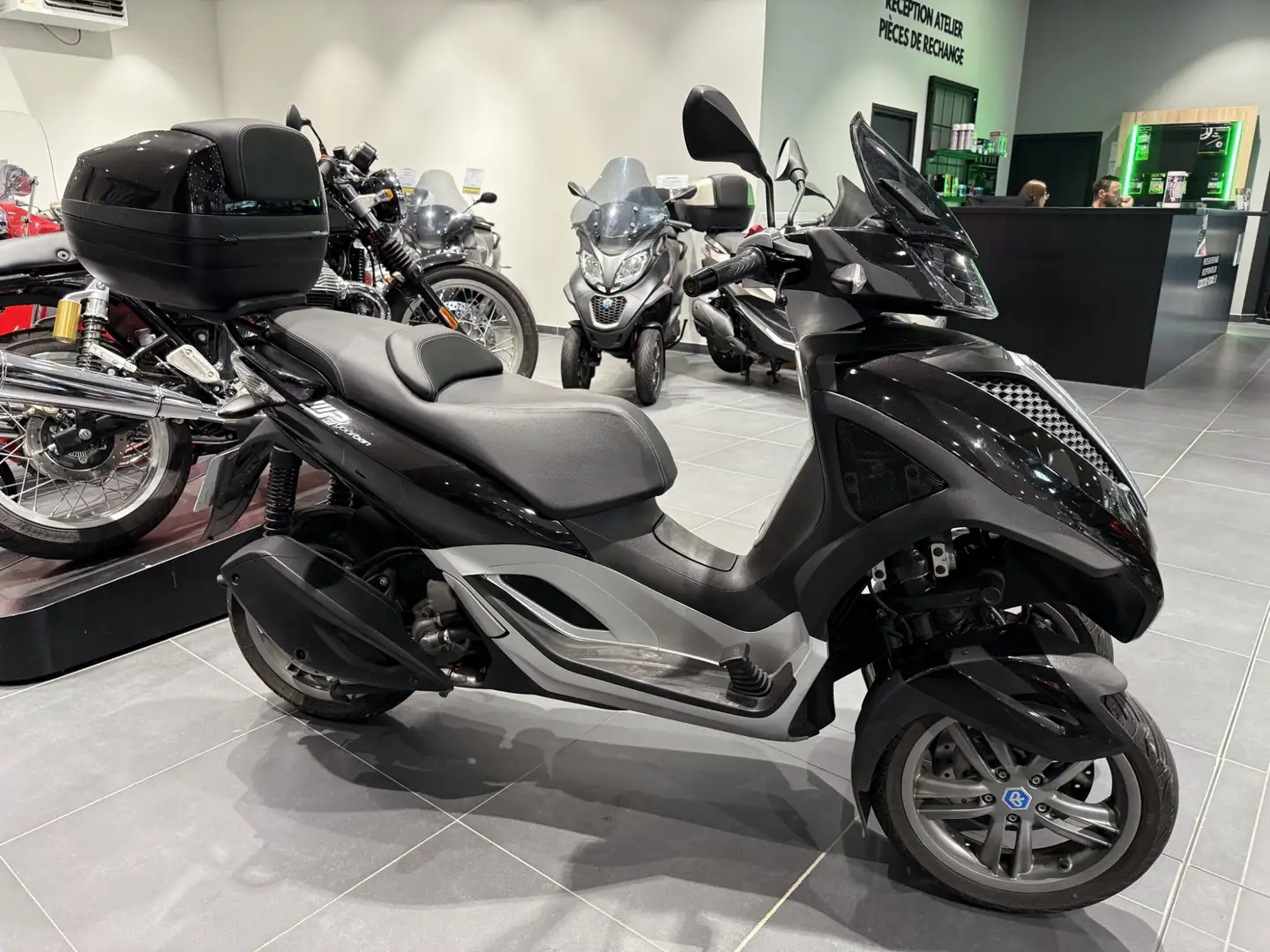 Piaggio MP3 300 Noir - 2