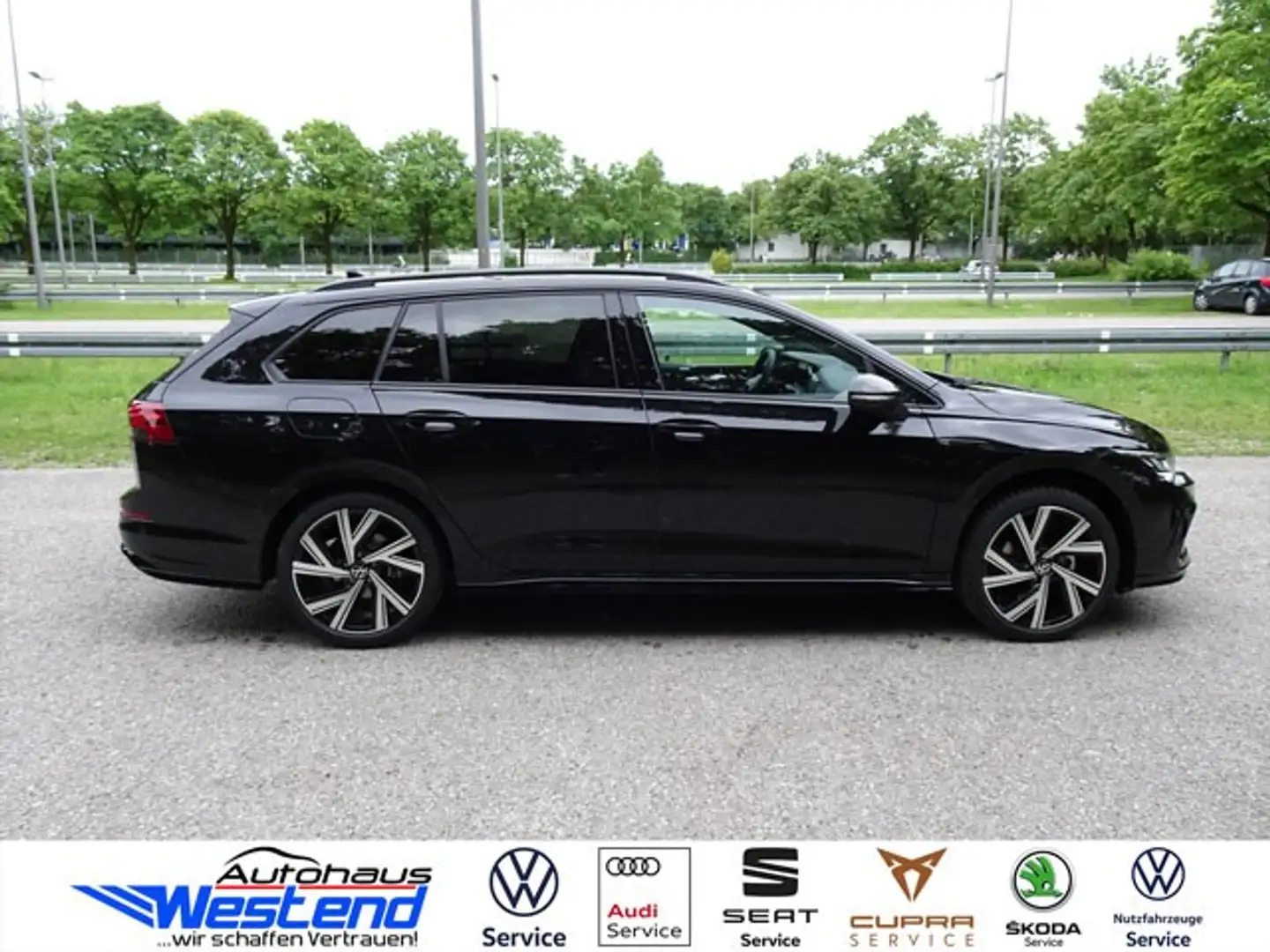 Volkswagen Golf Variant R line 1.5l eTSI 110kW DSG LED Navi Klima Navi Schwarz - 2