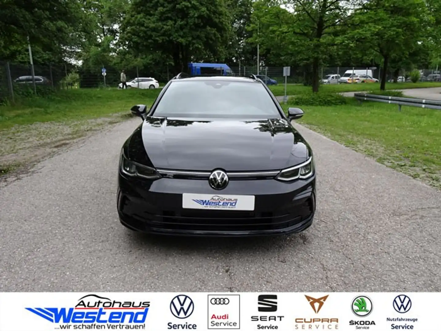 Volkswagen Golf Variant R line 1.5l eTSI 110kW DSG LED Navi Klima Navi Schwarz - 1