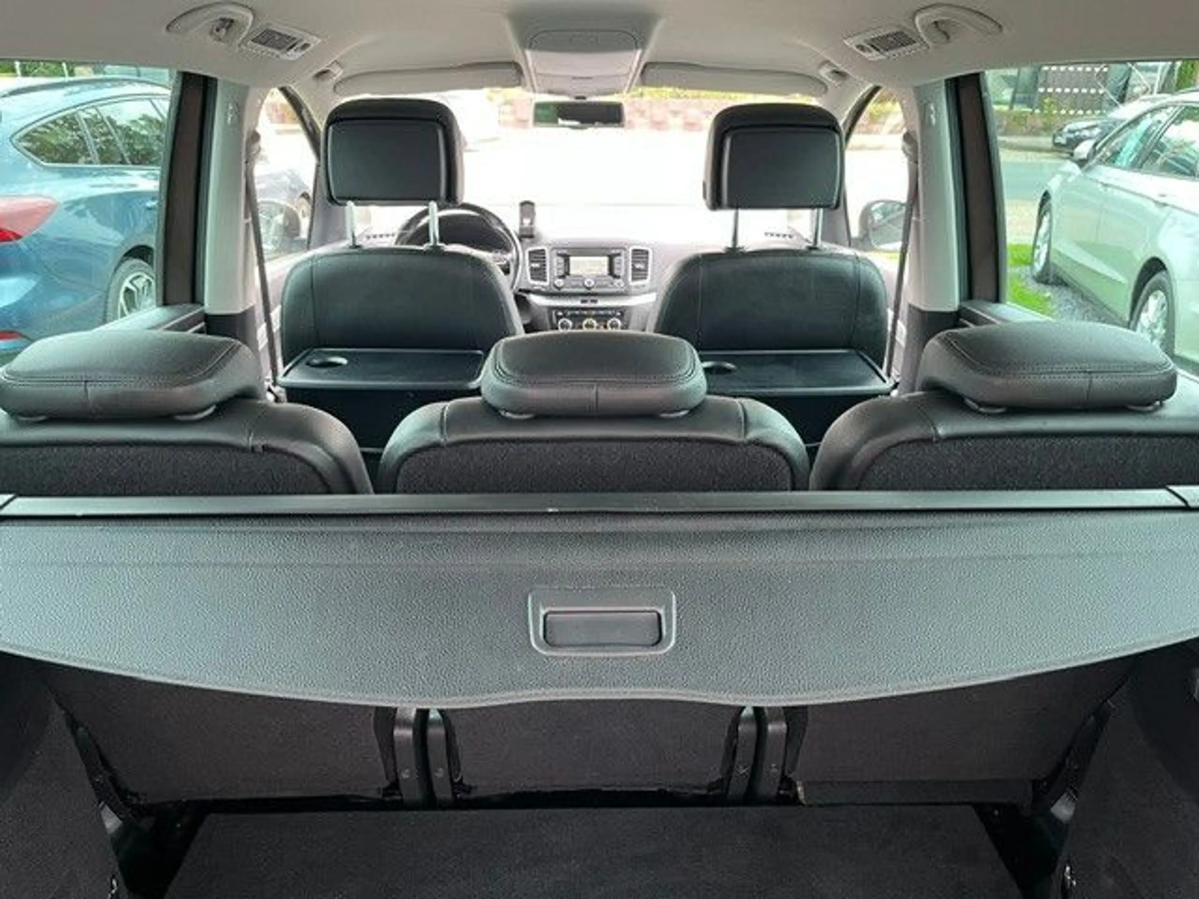 Volkswagen Sharan Highline BMT AUT LEDER NAVI STHZG AHK — photo 18