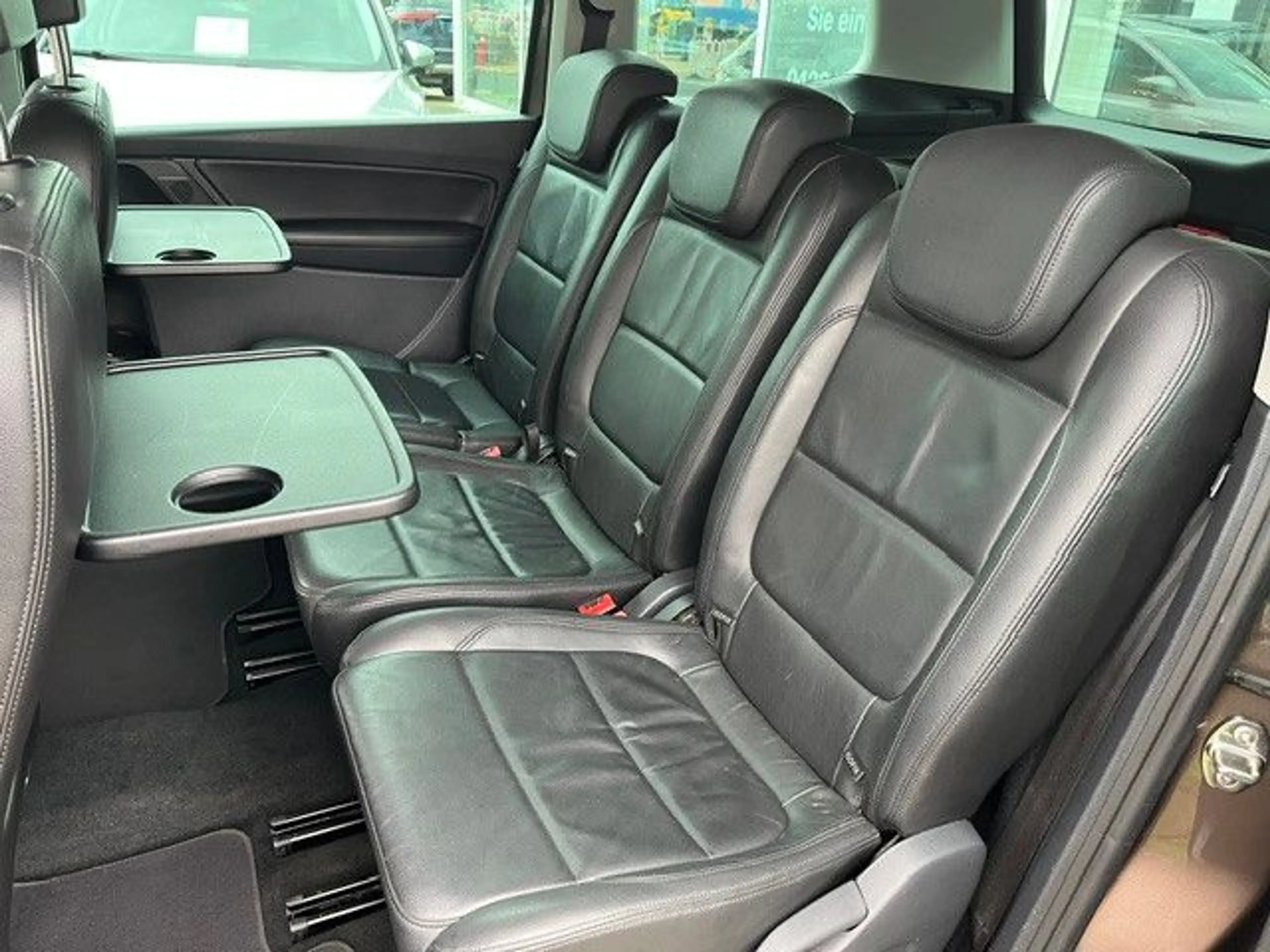 Volkswagen Sharan Highline BMT AUT LEDER NAVI STHZG AHK — photo 14