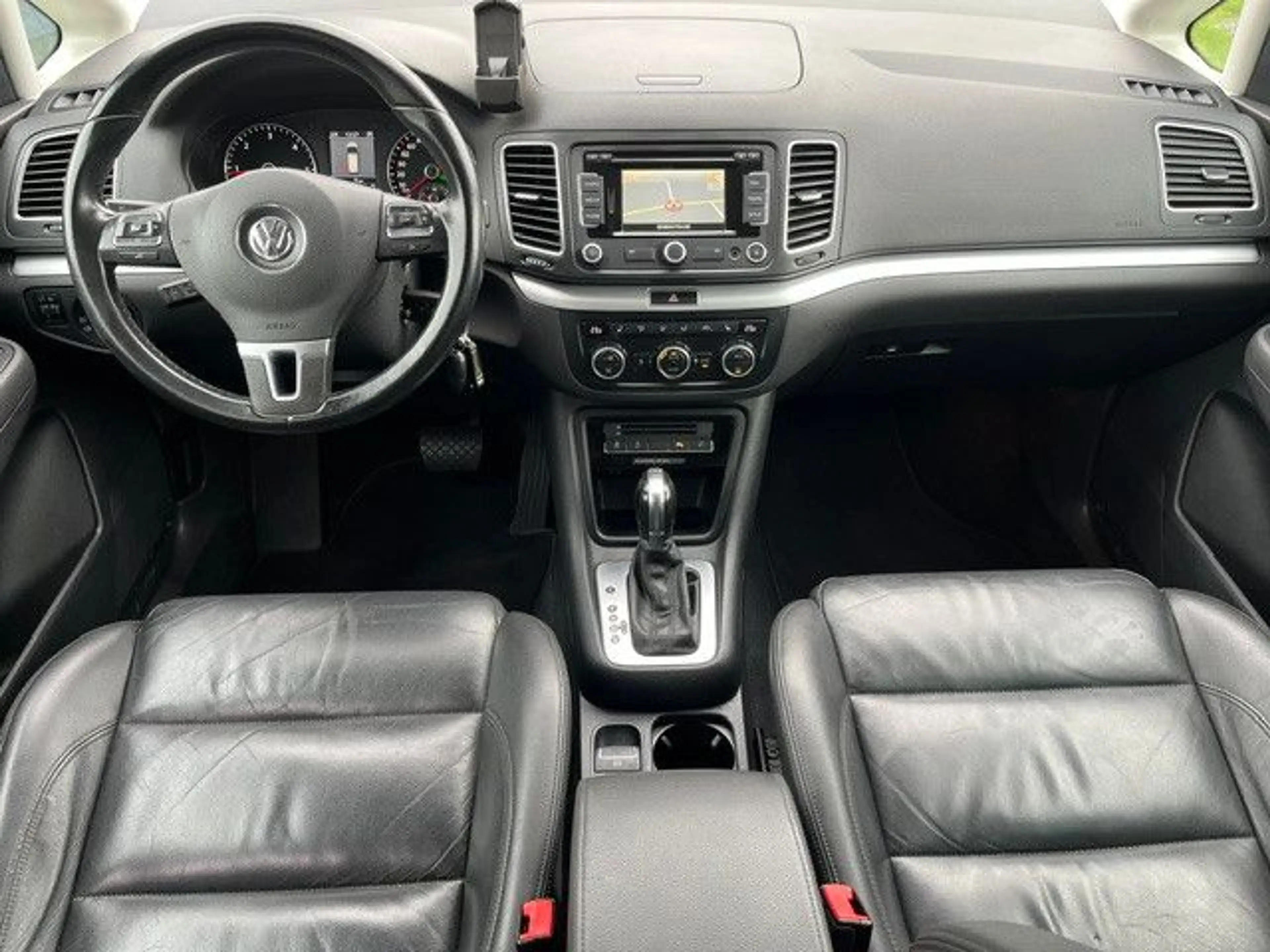 Volkswagen Sharan Highline BMT AUT LEDER NAVI STHZG AHK — photo 15