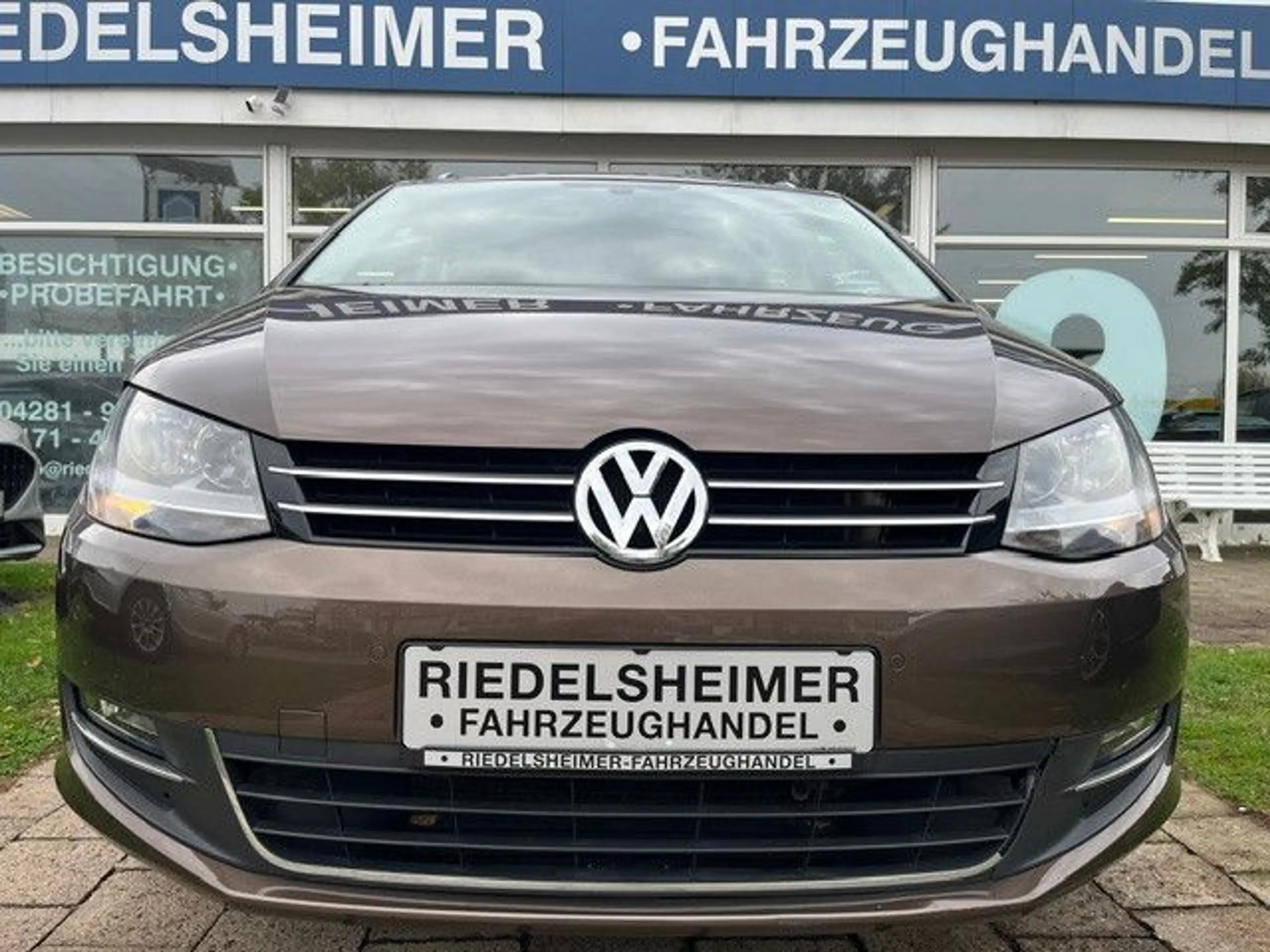 Volkswagen Sharan Highline BMT AUT LEDER NAVI STHZG AHK — photo 8