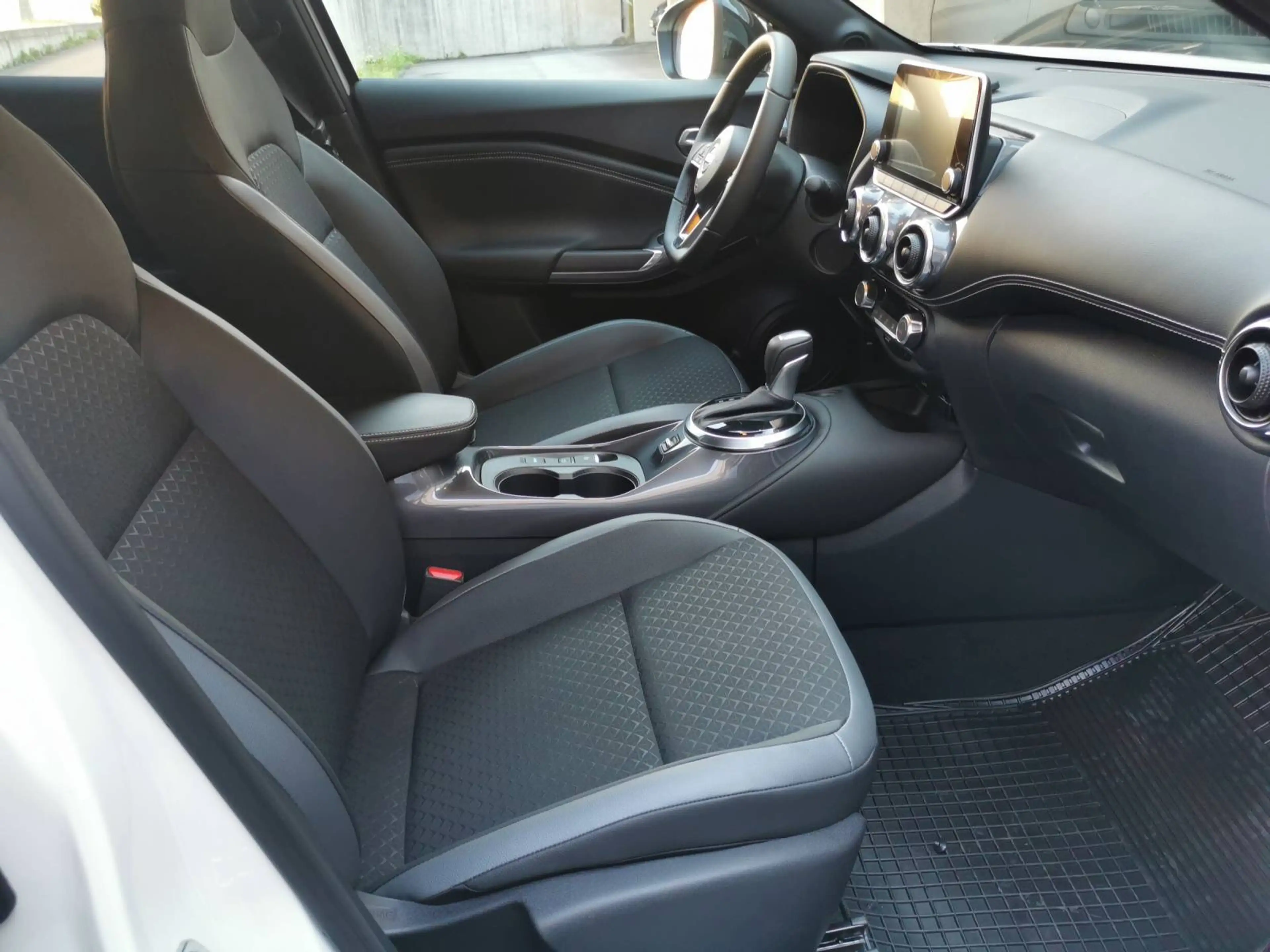 Nissan Juke Juke 1,0 DIG-T  N-Connecta Winter Navi — photo 10