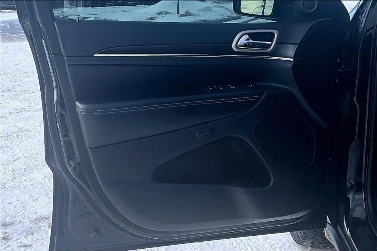 Jeep Grand Cherokee снимка Jeep Grand Cherokee