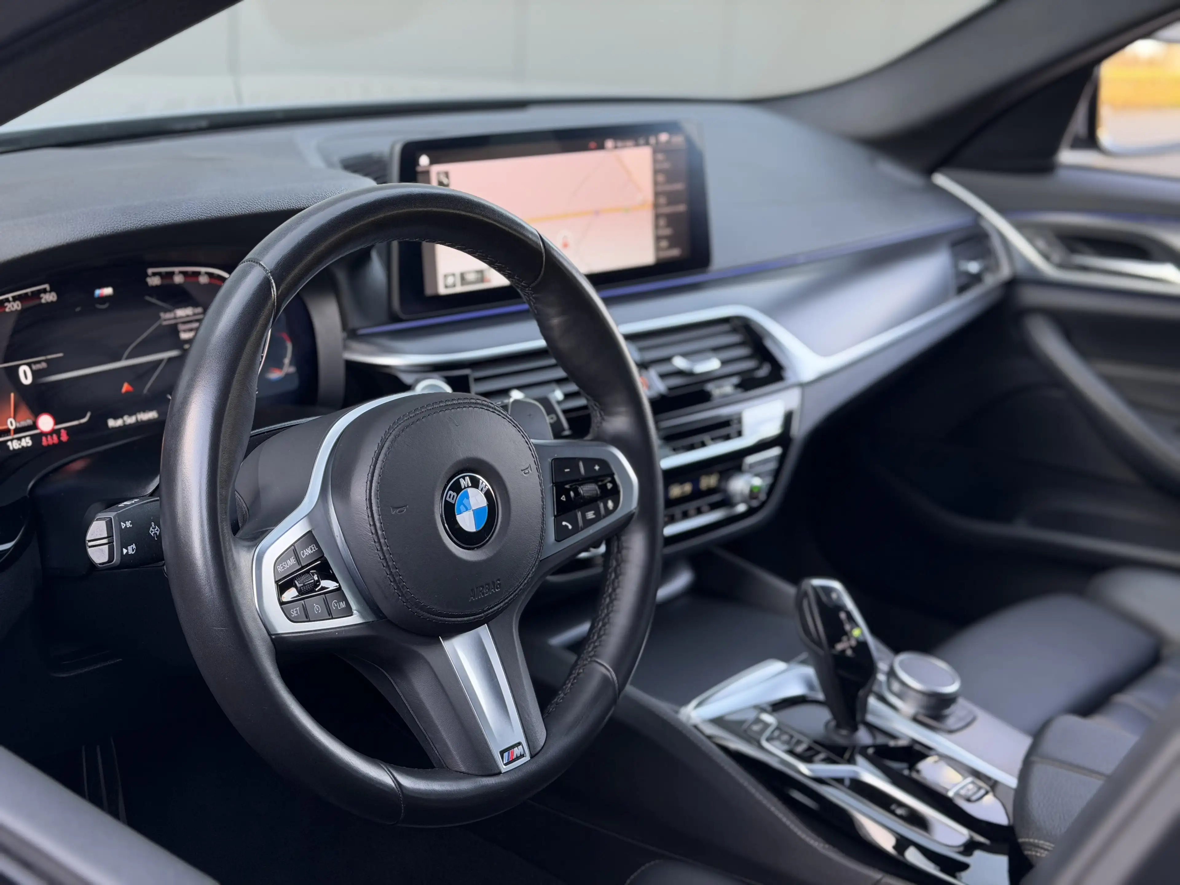 BMW 518 dA Touring MHEV 150cv - Pack M - Cockpit - Camera — photo 14