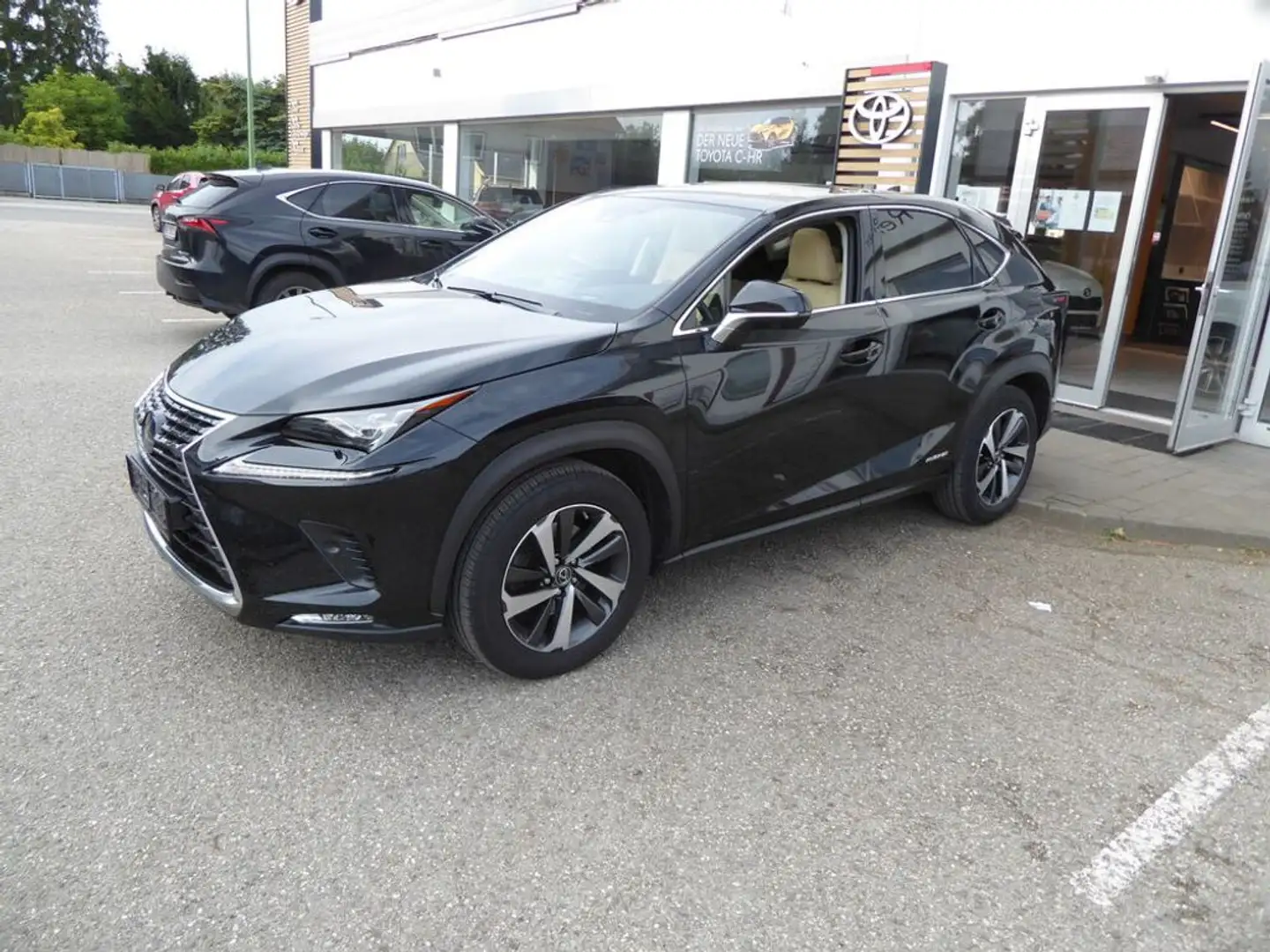 Lexus NX 300h Hybrid 4WD Aut. *MWST*PANO*HUD* Schwarz - 2