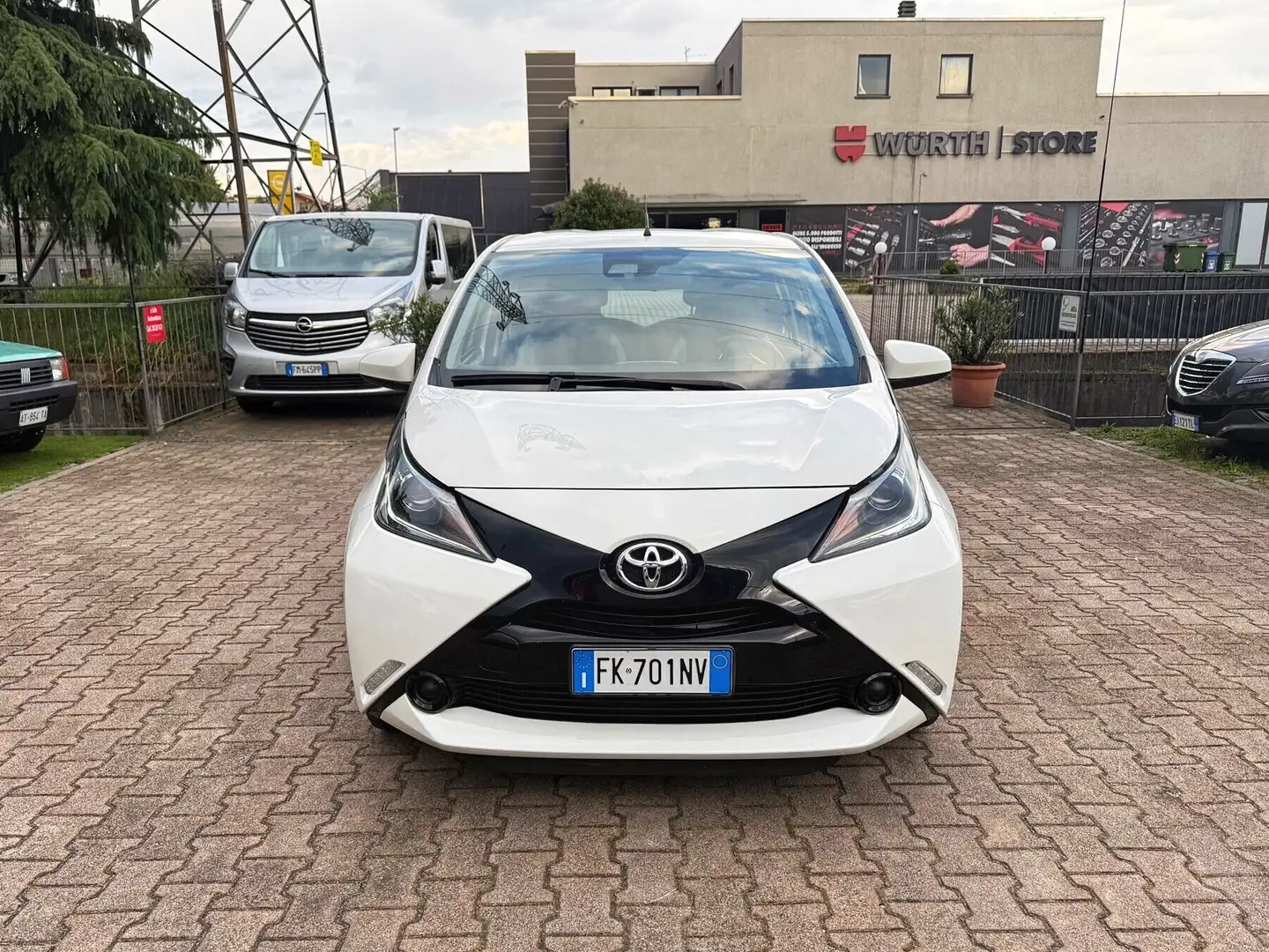 Toyota Aygo 1.0 VVT-i 69 CV 5 porte OK NEOPATENTATI Weiß - 2