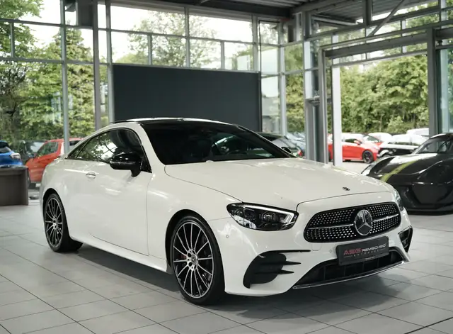 Mercedes-Benz 300 view 6