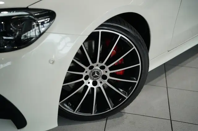 Mercedes-Benz 300 view 3