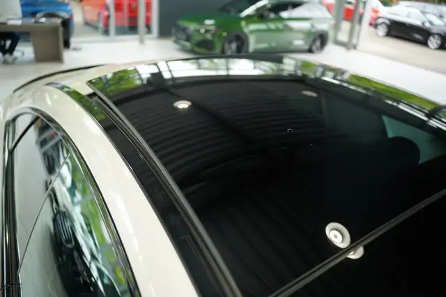 Mercedes-Benz 300 view 8