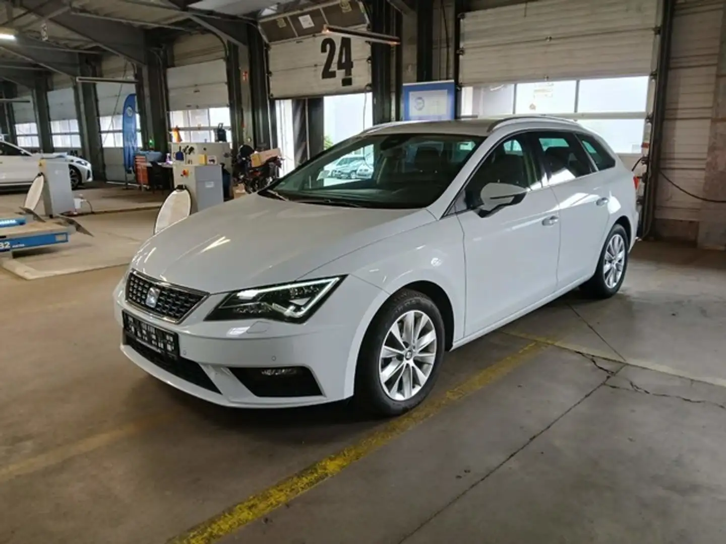 SEAT Leon ST Automatik DSG Klimaautomatik Navi ACC Blanc - 2