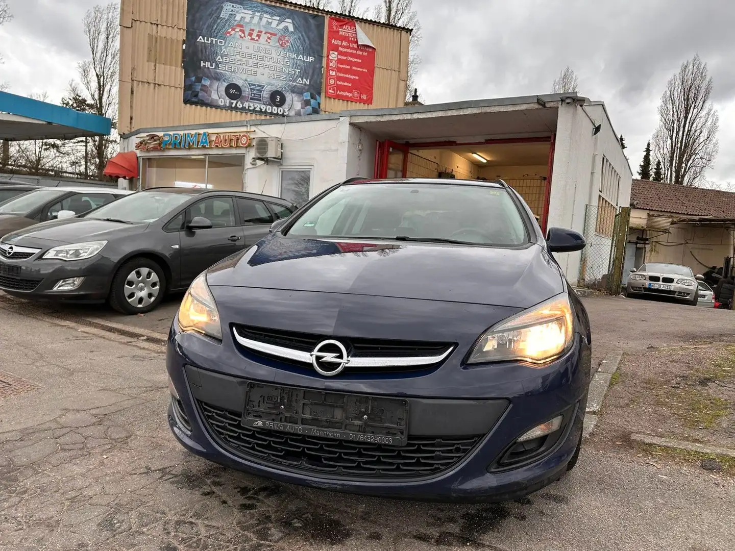 Opel Astra J Sports Tourer Edition Blau - 1
