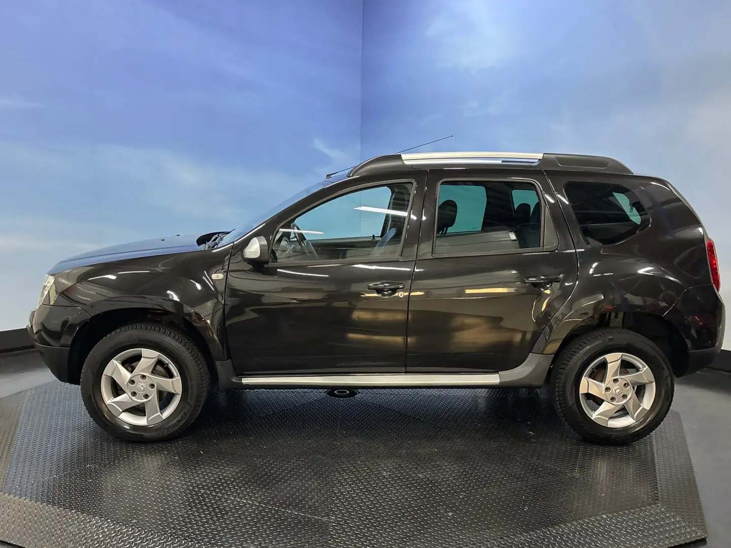 Dacia Duster 1.6 Aniversare 2wd Airco | Leer | Trekhaak Zwart - 2