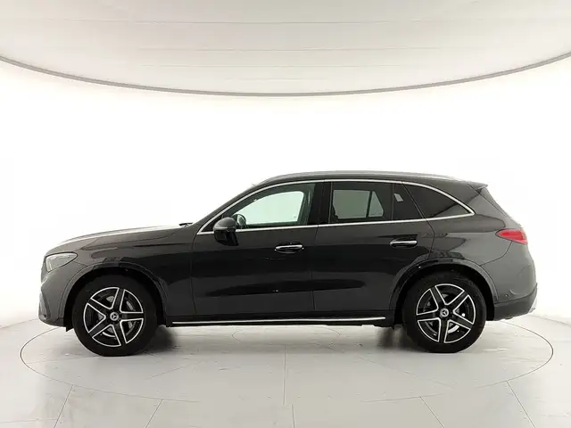 Mercedes-Benz 300 view 2