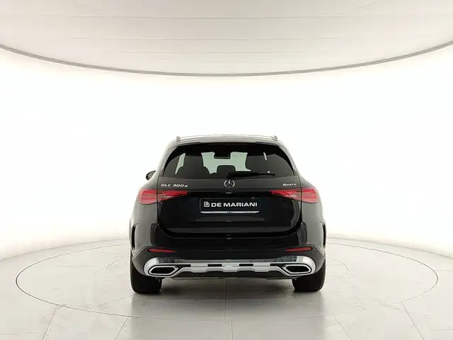 Mercedes-Benz 300 view 4