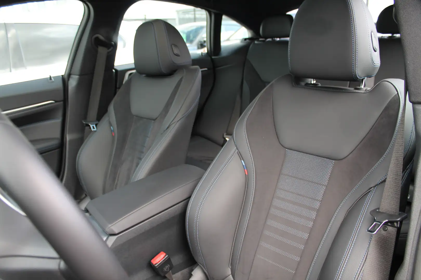 BMW i4 eDrive40 M-Sport / Schuif-kanteldak / Achteruitrij Bleu - 2