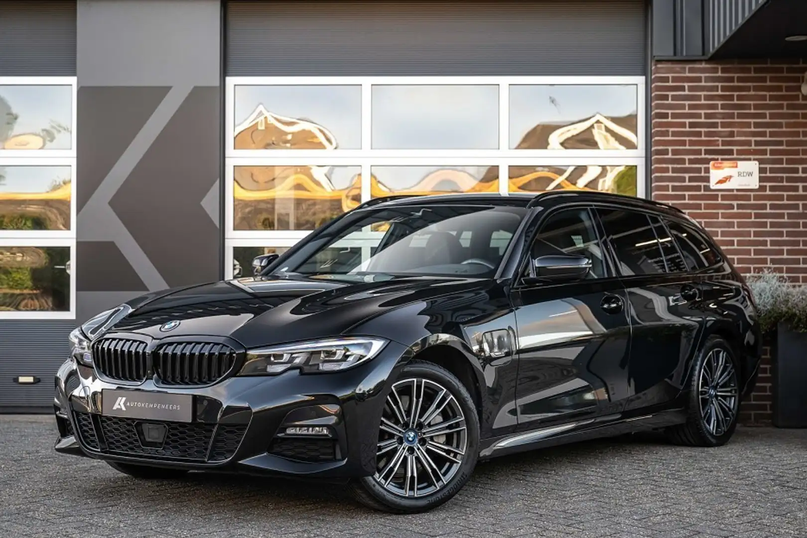 BMW 330 330e xDrive M-Sport | Shadow | Adapt. Cruise | Tre Noir - 1