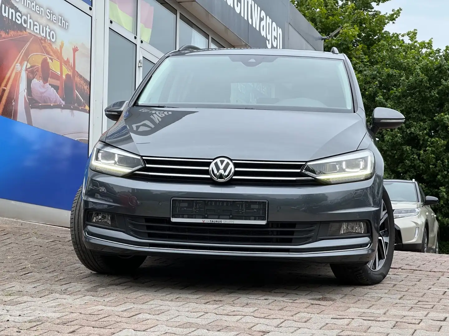 Volkswagen Touran Highline *DSG*StandHz*SitzHz*Pano* Grijs - 2