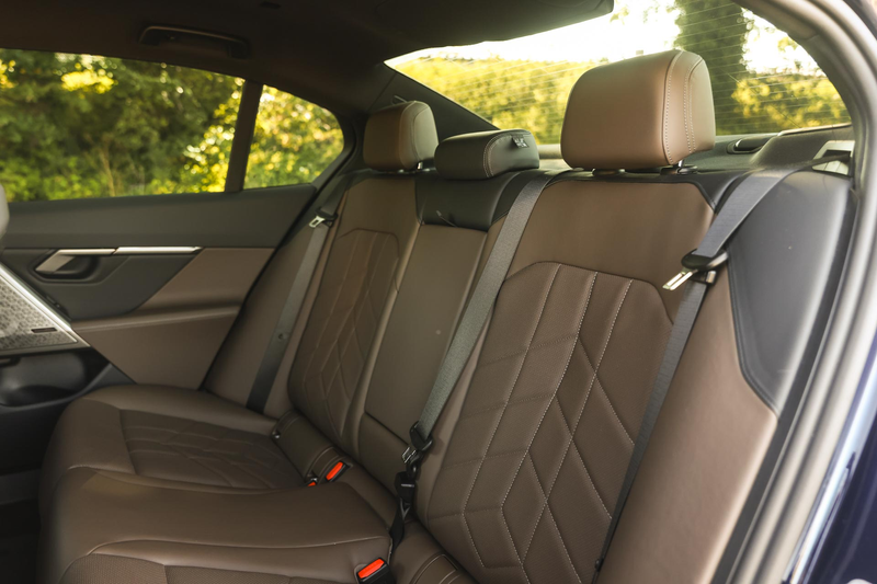 BMW 530 5 Serie 530e M Sport Automaat / Bowers & Wilkins / — photo 11
