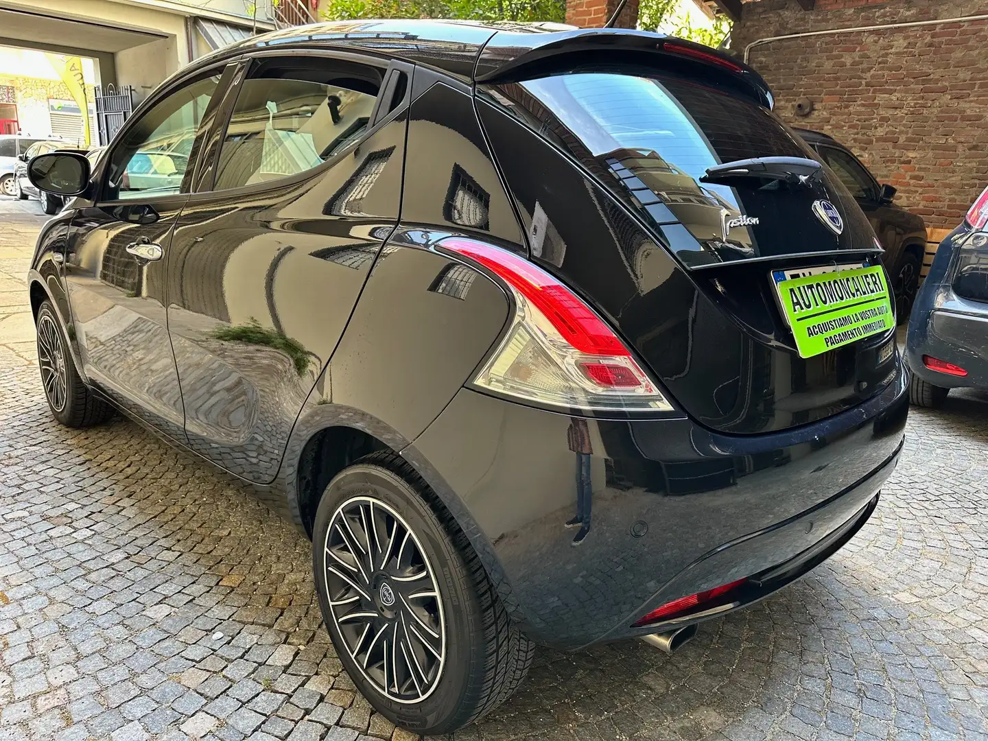 Lancia Ypsilon 1.2 Gold * Sensori Park - Bluetooth Nero - 2