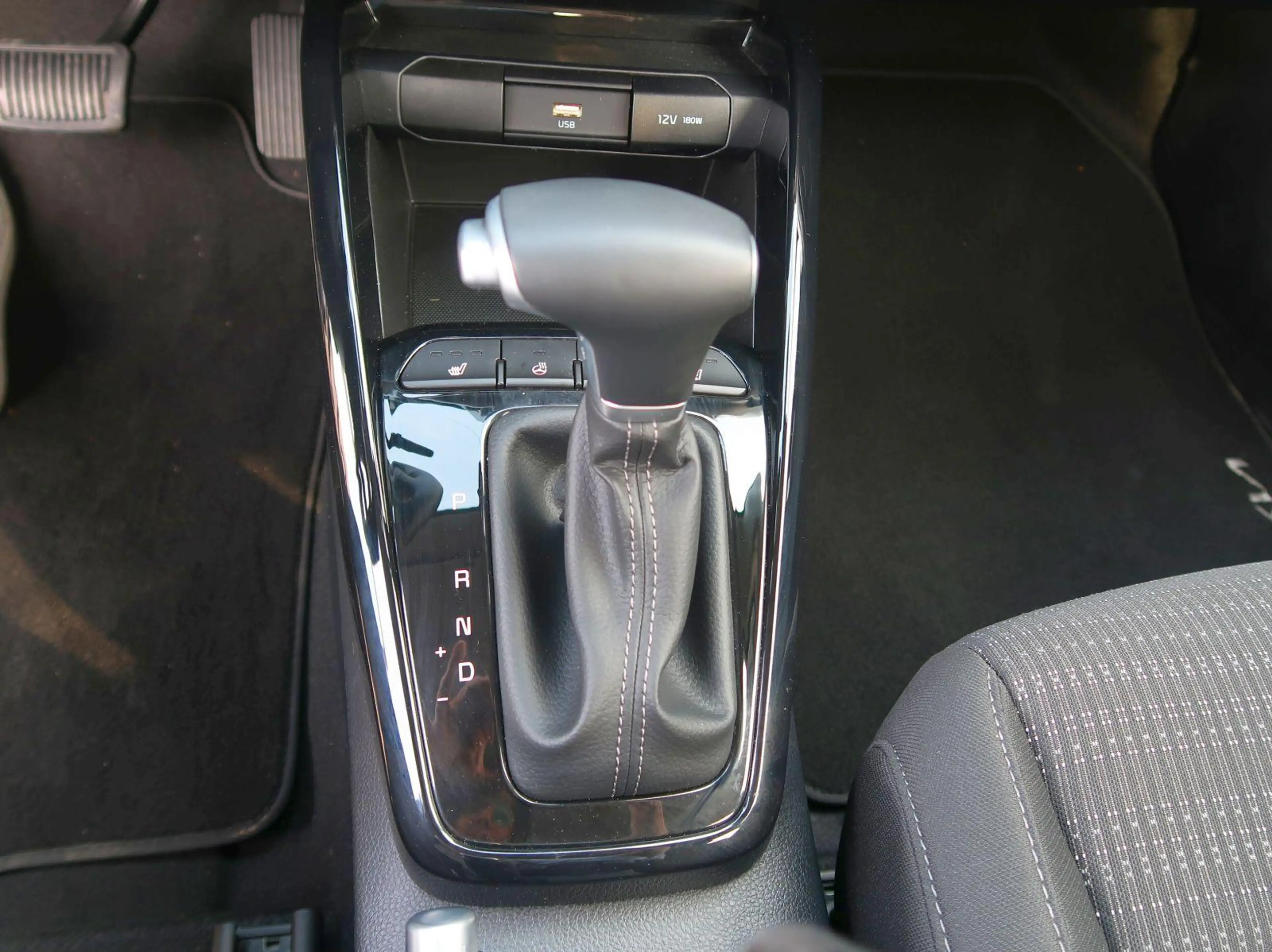 Kia Stonic Vision DCT7 Navi Android CarPlay M+S-Allw — photo 4