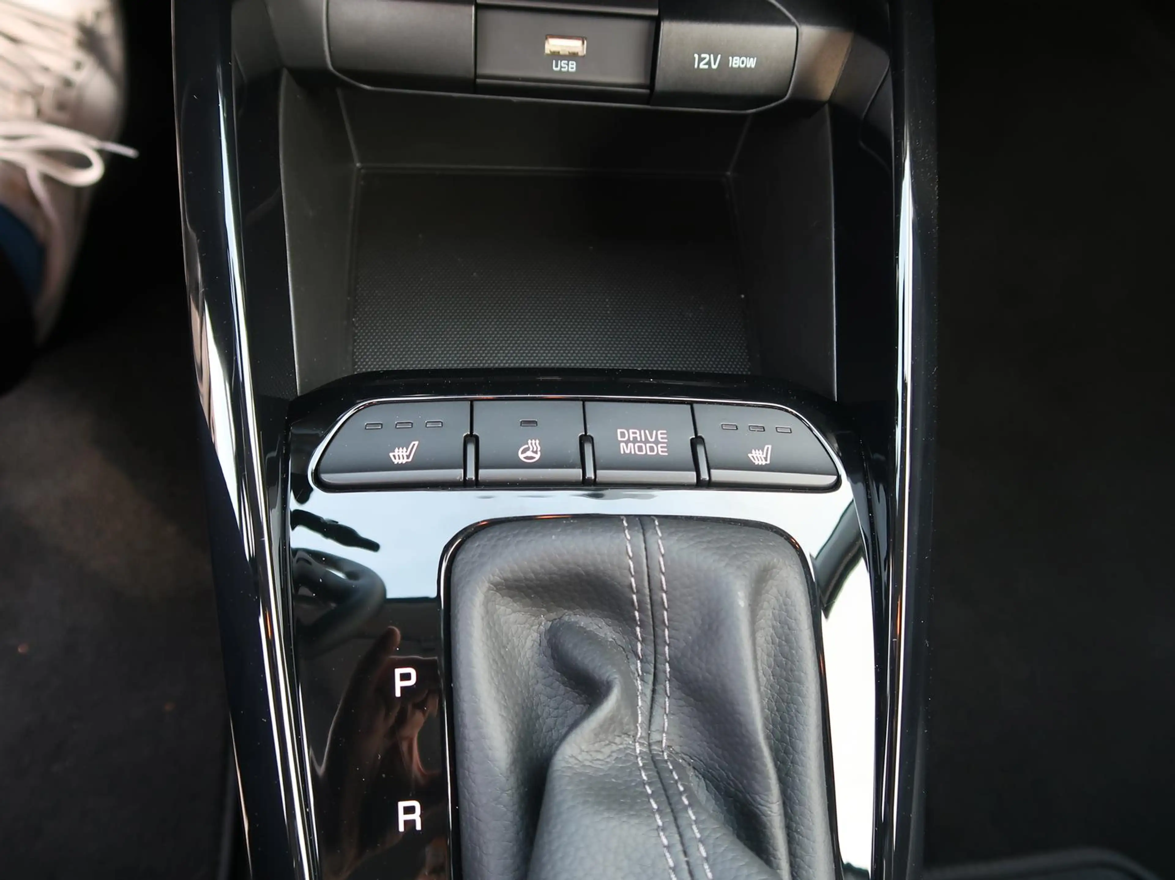 Kia Stonic Vision DCT7 Navi Android CarPlay M+S-Allw — photo 11