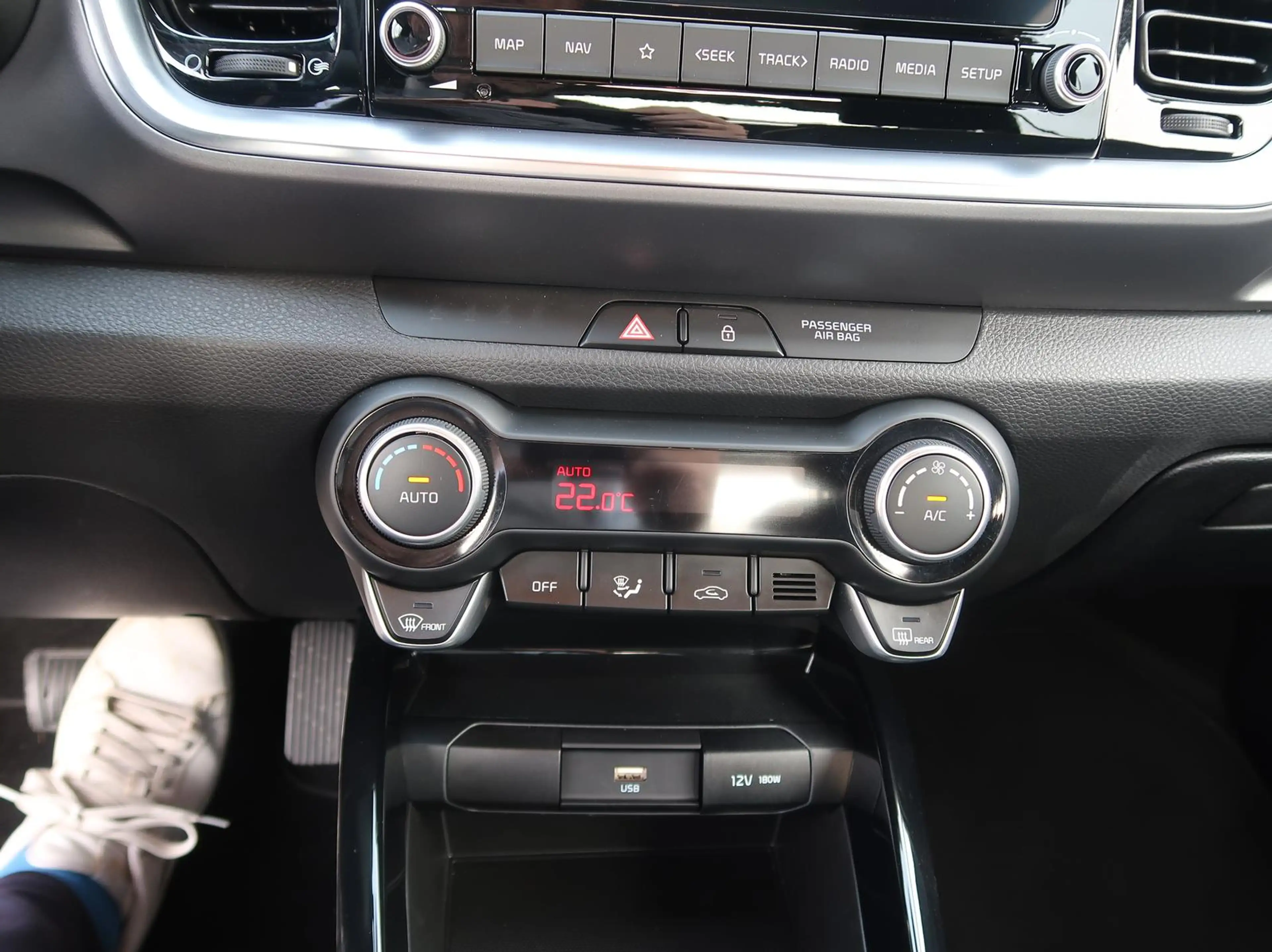 Kia Stonic Vision DCT7 Navi Android CarPlay M+S-Allw — photo 10