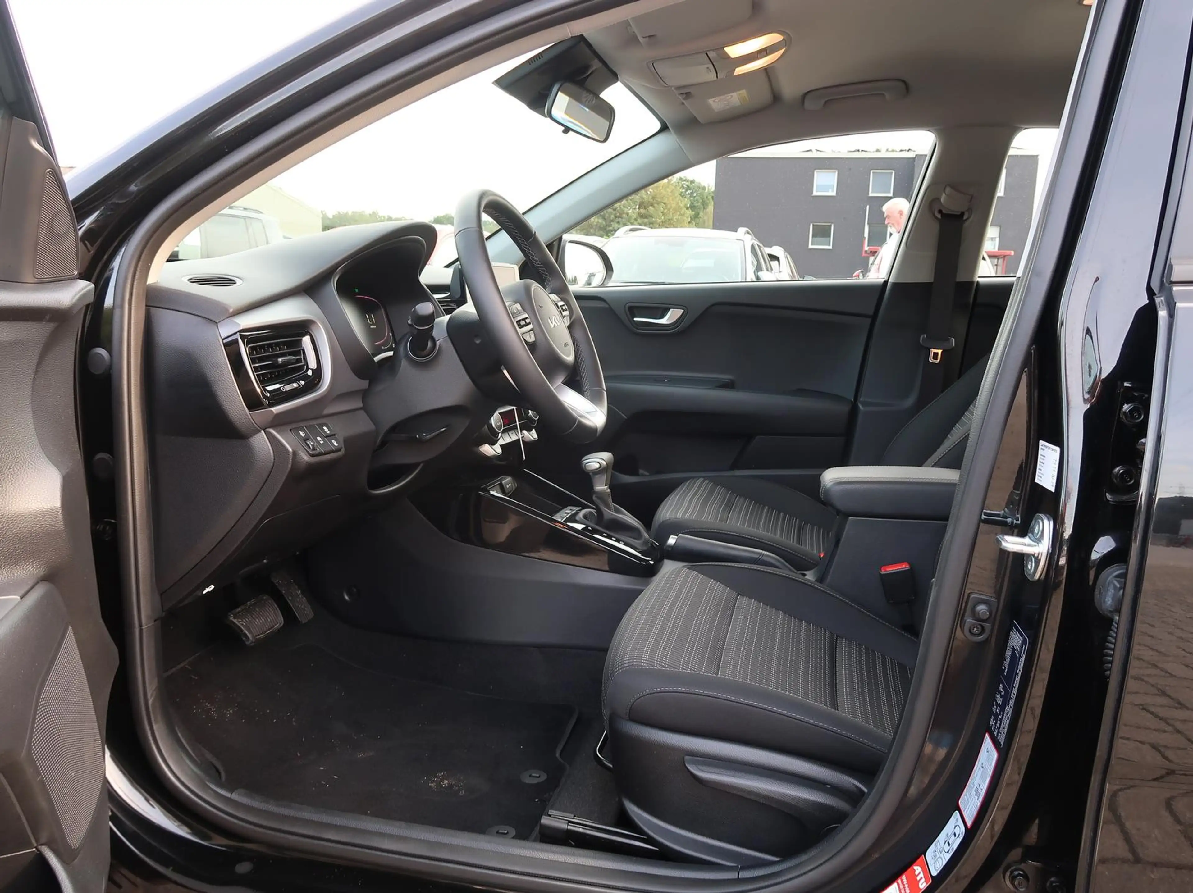 Kia Stonic Vision DCT7 Navi Android CarPlay M+S-Allw — photo 13