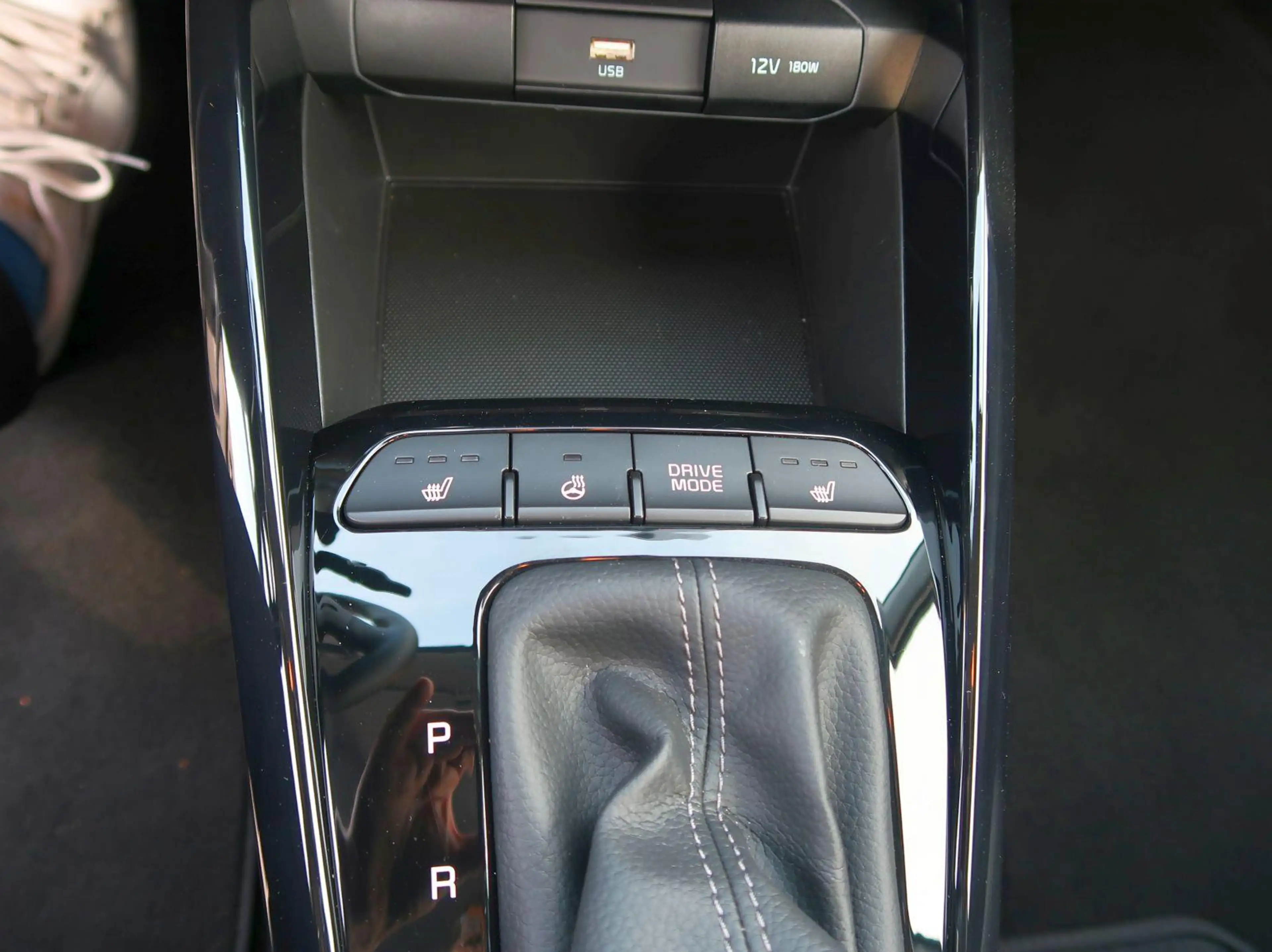 Kia Stonic Vision DCT7 Navi Android CarPlay M+S-Allw — photo 8