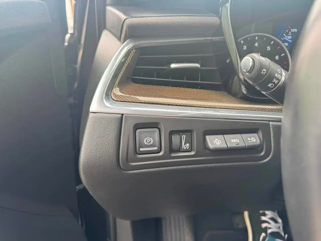 Cadillac XT5 photo Cadillac XT5