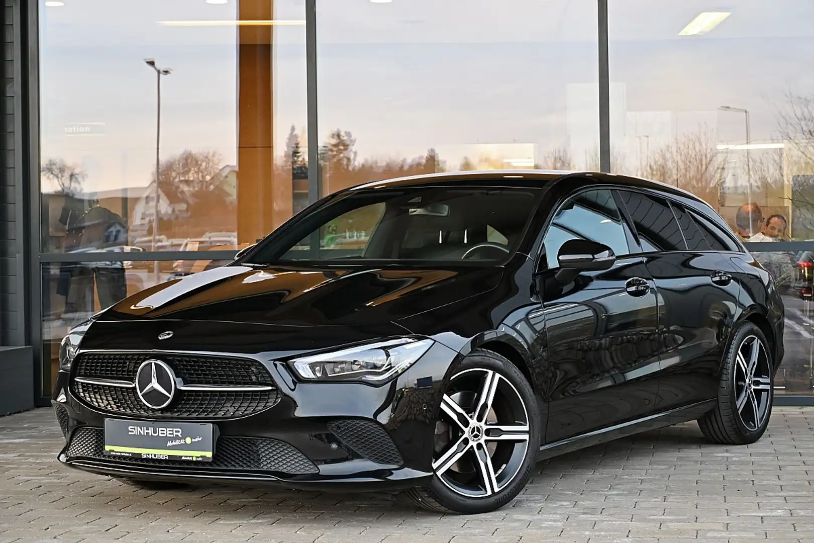 Mercedes-Benz CLA 220 d Shooting Brake Aut. ACC, MultibeamLED, Navi, ... Noir - 1
