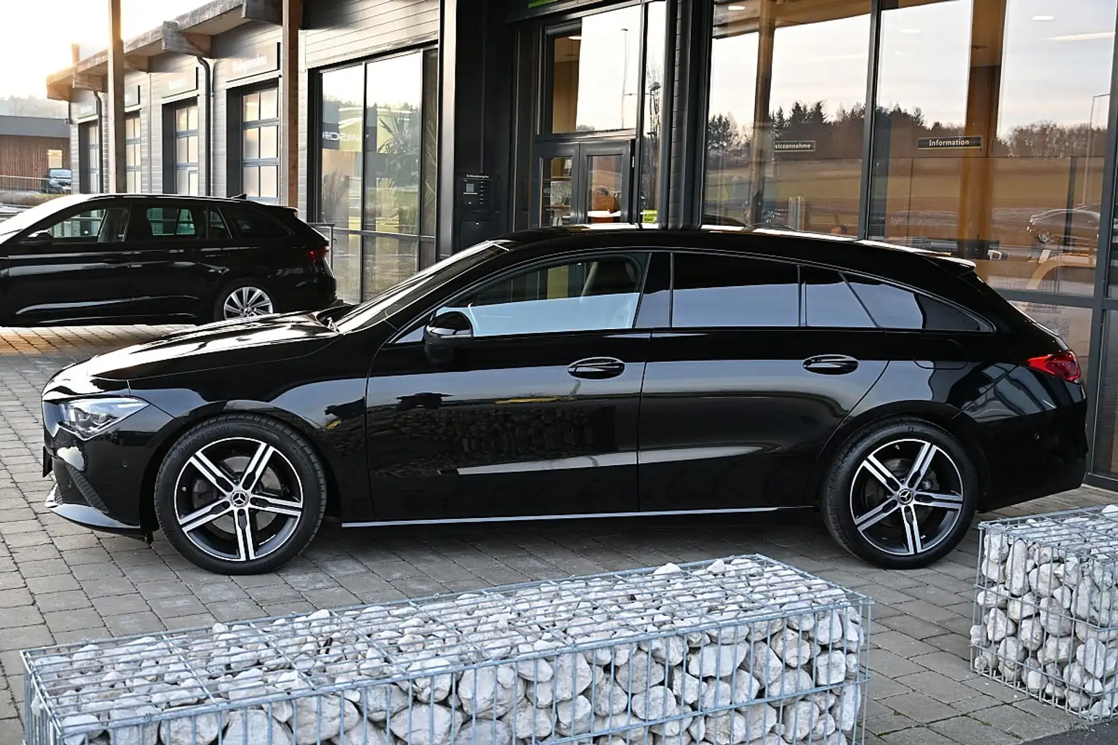 Mercedes-Benz CLA 220 d Shooting Brake Aut. ACC, MultibeamLED, Navi, ... Noir - 2