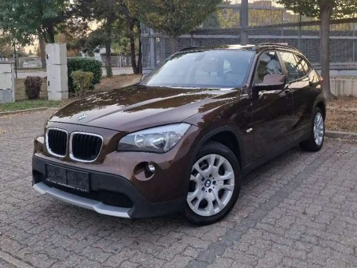 BMW X1 X1 xDrive18d Aut. Braun - 2