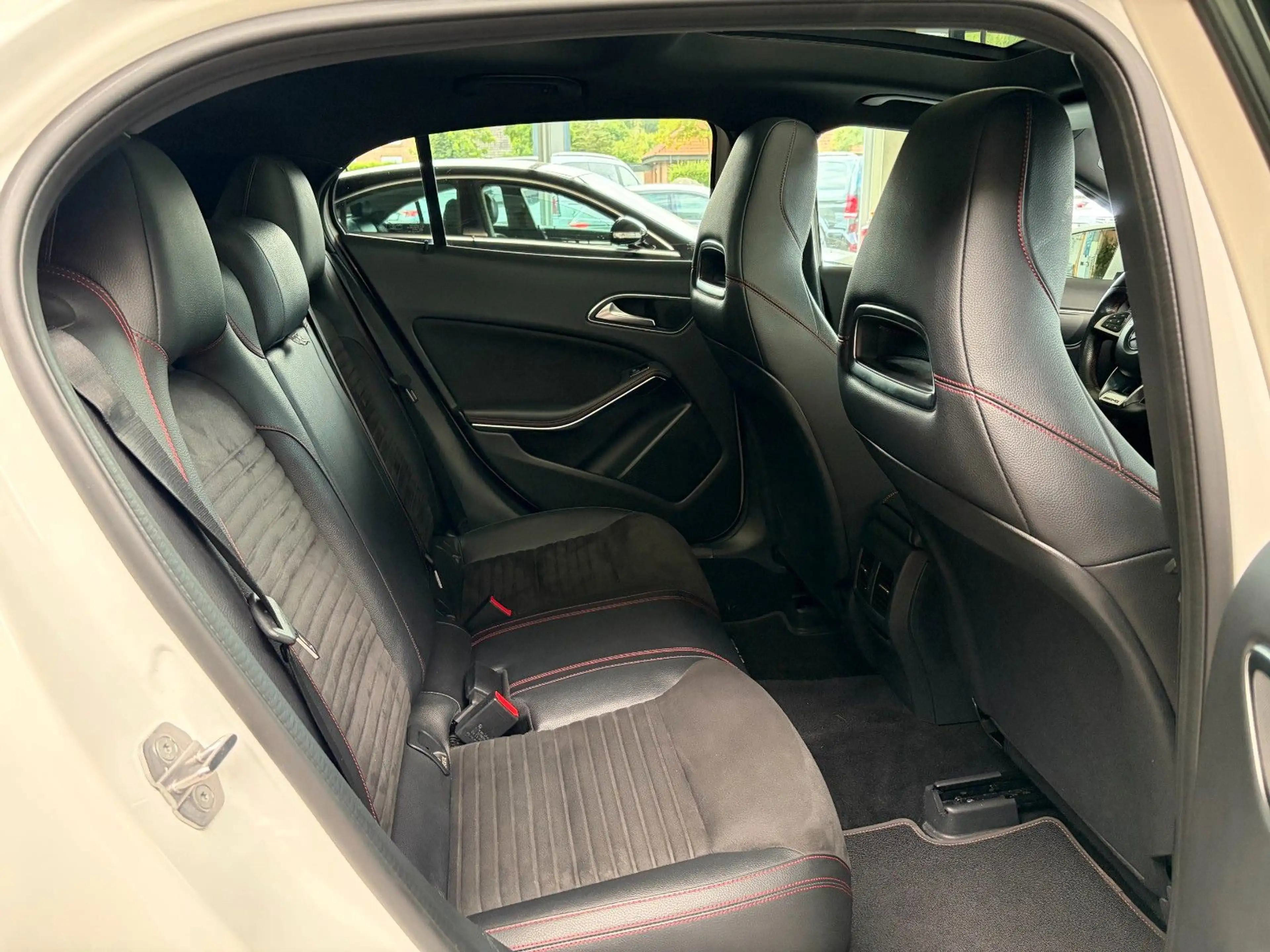 Mercedes-Benz GLA 220 4MATIC AMG Line/AHK/360°/PANO/LED/SHZ — photo 11