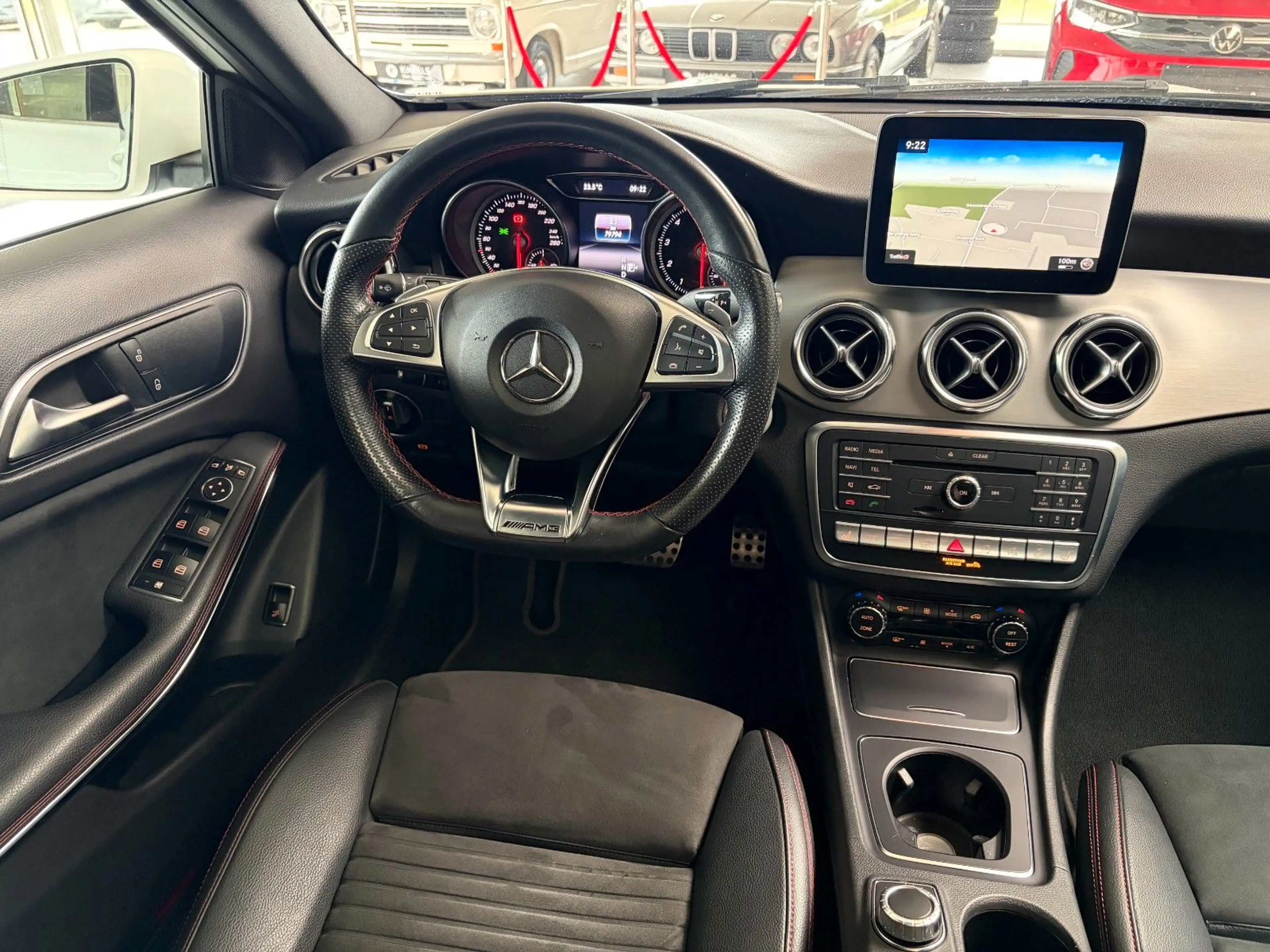 Mercedes-Benz GLA 220 4MATIC AMG Line/AHK/360°/PANO/LED/SHZ — photo 14