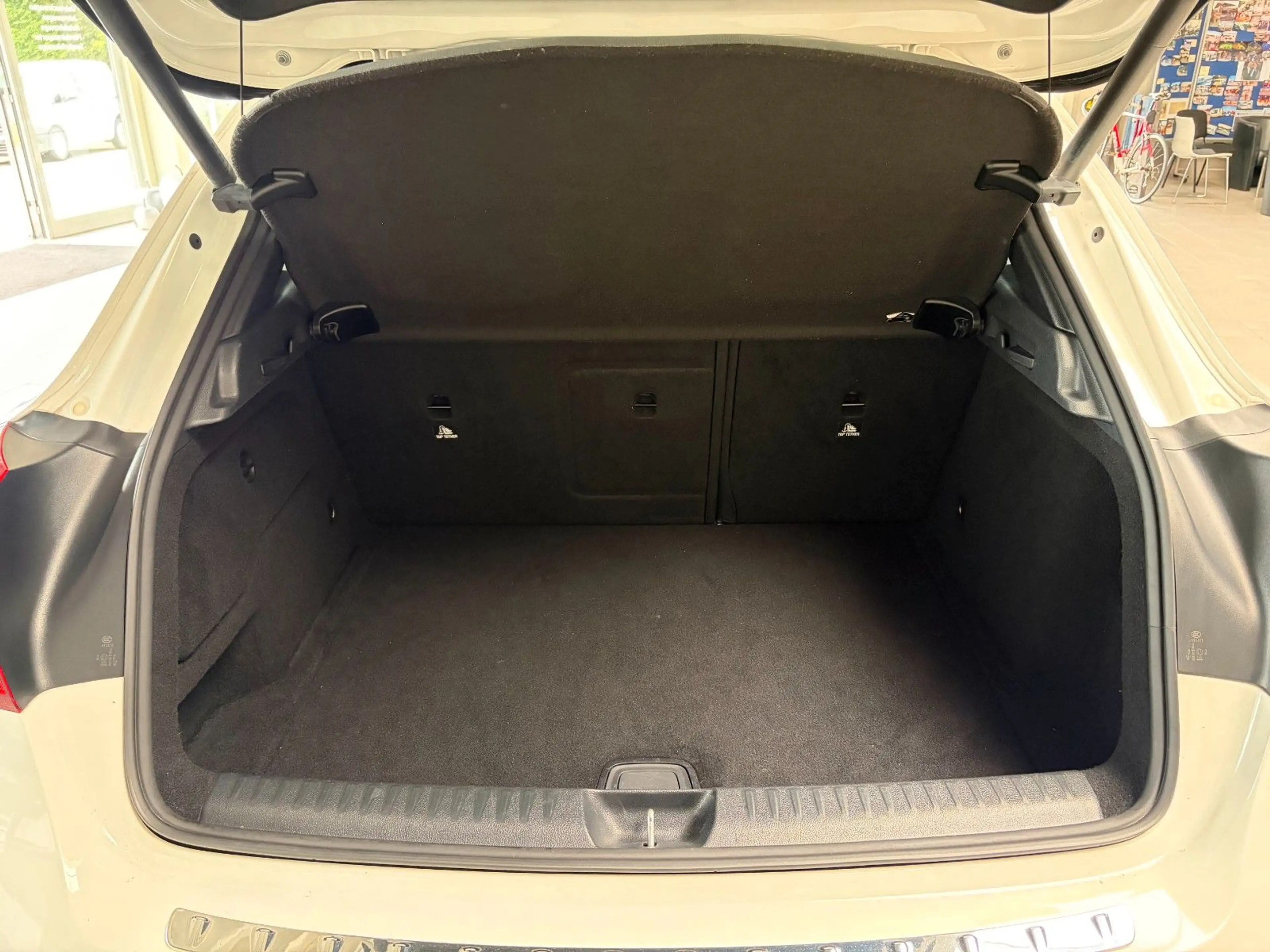 Mercedes-Benz GLA 220 4MATIC AMG Line/AHK/360°/PANO/LED/SHZ — photo 9