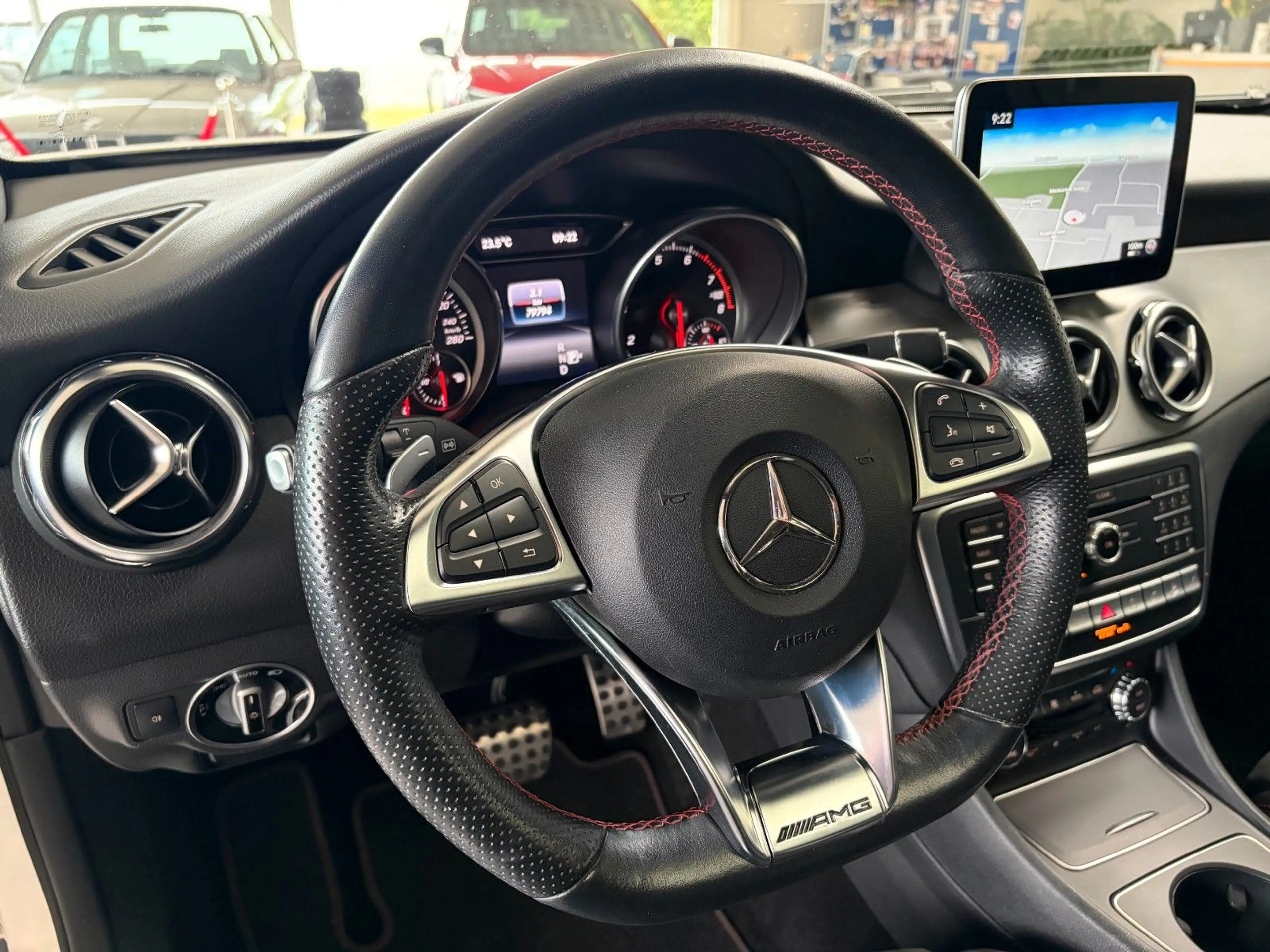 Mercedes-Benz GLA 220 4MATIC AMG Line/AHK/360°/PANO/LED/SHZ — photo 15