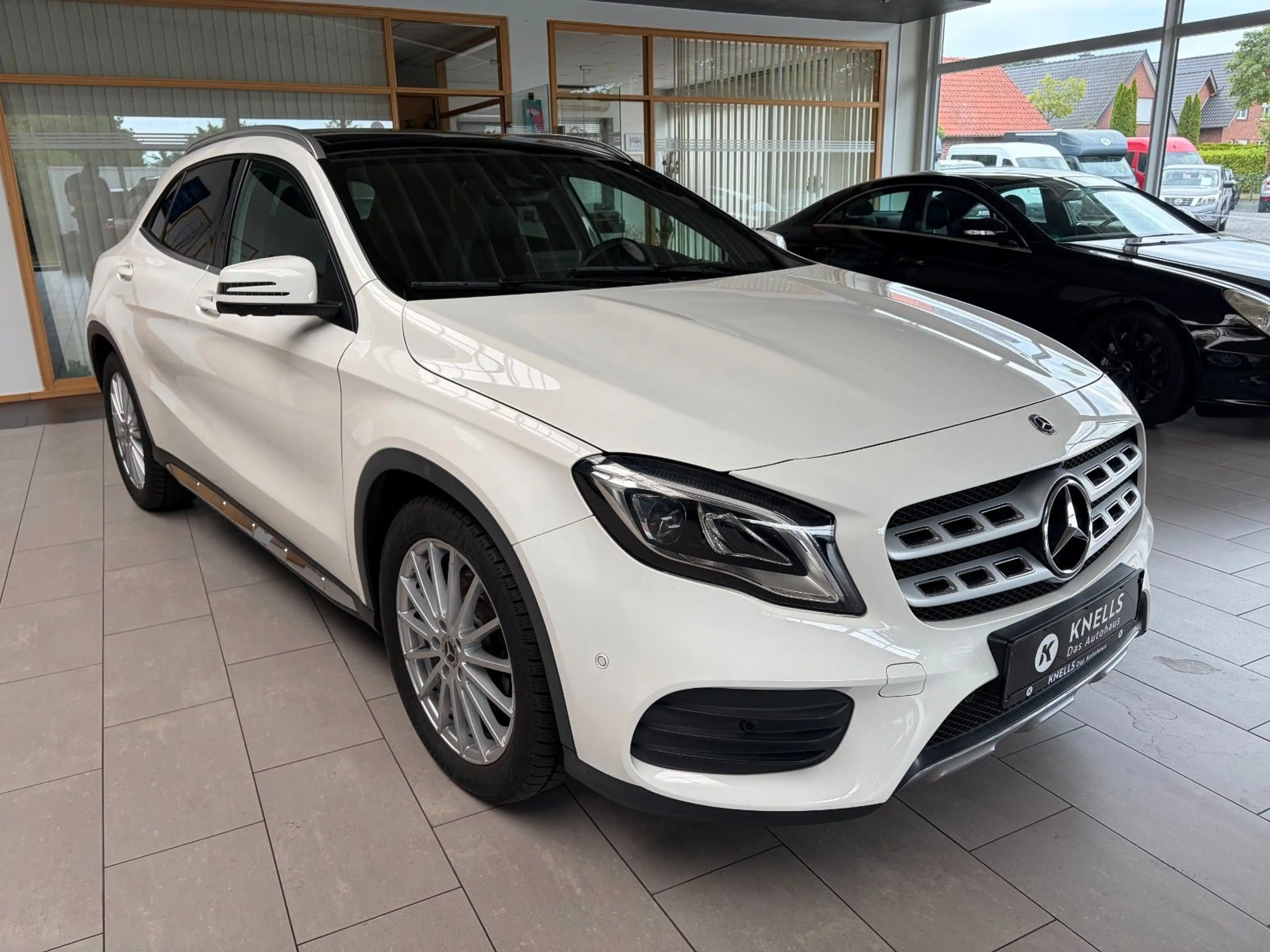 Mercedes-Benz GLA 220 4MATIC AMG Line/AHK/360°/PANO/LED/SHZ — photo 3