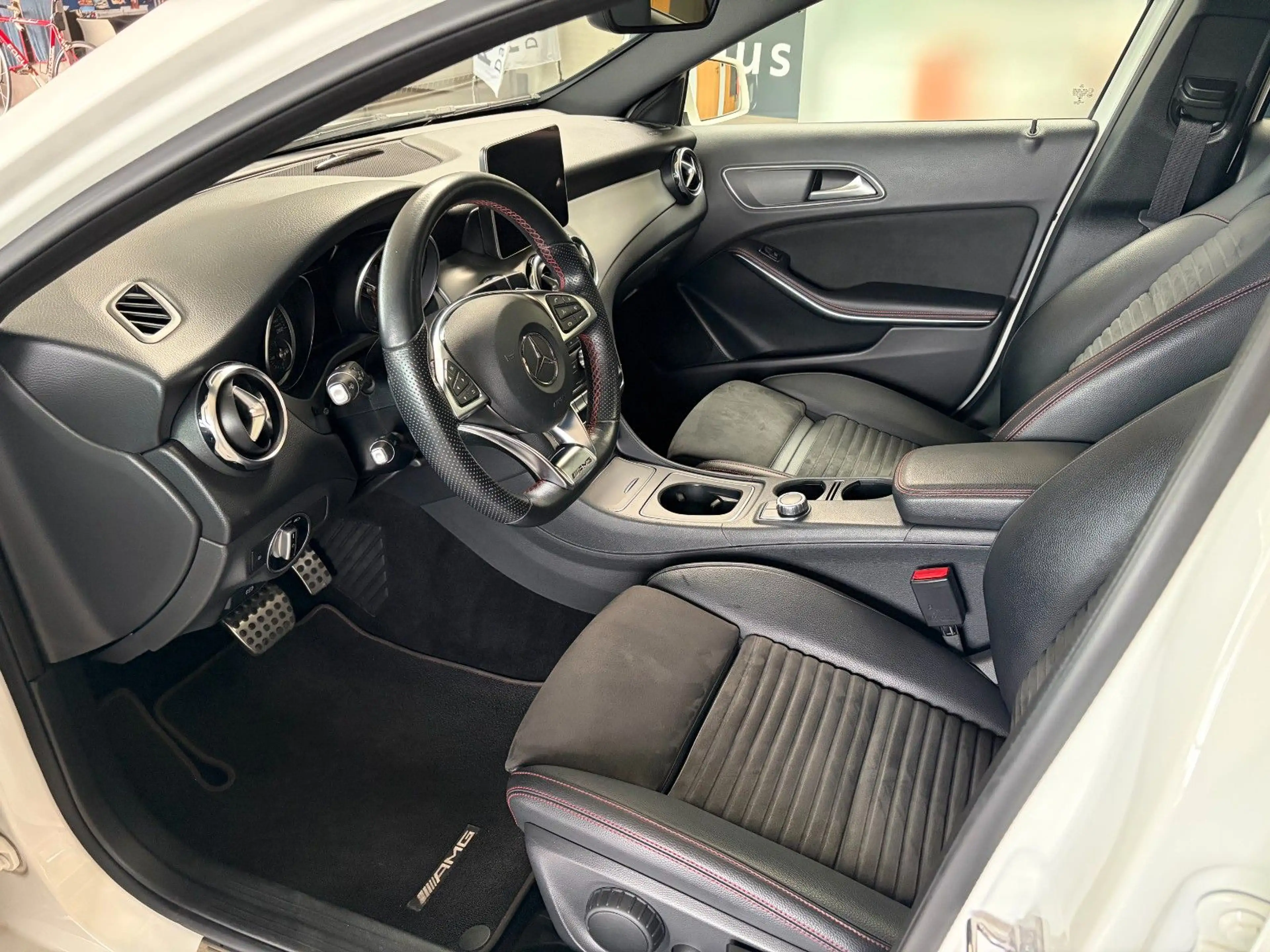 Mercedes-Benz GLA 220 4MATIC AMG Line/AHK/360°/PANO/LED/SHZ — photo 7