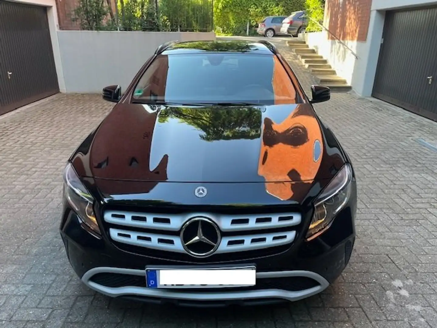 Mercedes-Benz GLA 180 GLA 180 - MB Garantie & MB S-Heft, Navi Schwarz - 2
